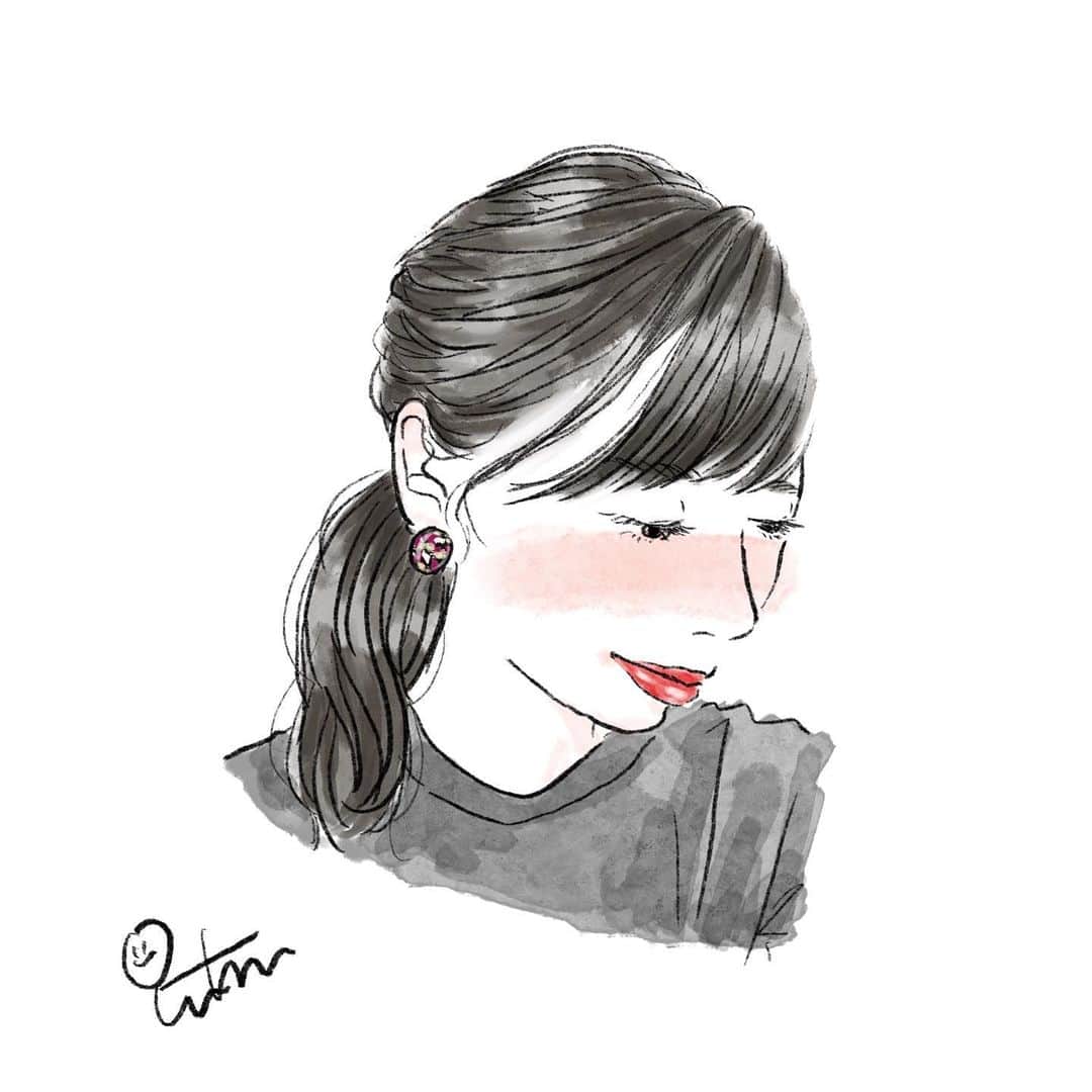 いわたまいのインスタグラム：「GW企画 #あなたのFIKALAUGH描かせてください のアイコン似顔絵、描かせていただきました！  定番のOVAL STUDシリーズ！ だってこれ、絶対使いやすい…（自画自賛？笑）  ただのゴールド！ ただのシルバー！ が使いやすいのはもちろん、悩まず着けられるっていうのはとても重宝するのですが。 無地コーデの日に悩まず着けられる【柄ものアクセ】はひとつ持っていると、助かるなあと思います🤭  ありがとうございました🌈🌈🌈  #FIKALAUGH #フィーカラフ #polymerclay #polymerclayearrings #polymerclayjewelry #ハンドメイドアクセサリー #ポリマークレイ #ポリマークレイアクセサリー #ポリマークレイピアス #ポリマークレイジュエリー」