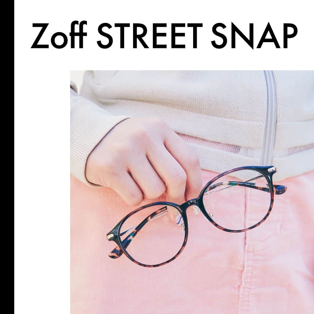 Zoff Officialのインスタグラム：「【Zoff STREET SNAP @表参道】 オシャレなあの人が選ぶ、メガネ。 数あるメガネの中で今回のフレームを選んだ決め手を聞いてみました。  ZC231005_29E1 (べっこう柄)　￥8,800 ※税込・セットレンズ代込み  ■選んだポイントは？ ブラウンのバッグと靴に合わせてべっこう柄のフレームをチョイス。全体的に春っぽい色味でまとめてみました。  model：hinata　@hinata_life   #Zoff #メガネ #ファッションスナップ #べっこう柄 #ボストン #伊達メガネ #ゾフ #表参道 #ファッションスナップ #ストリートスナップ #streetsnap #fashionphotography」