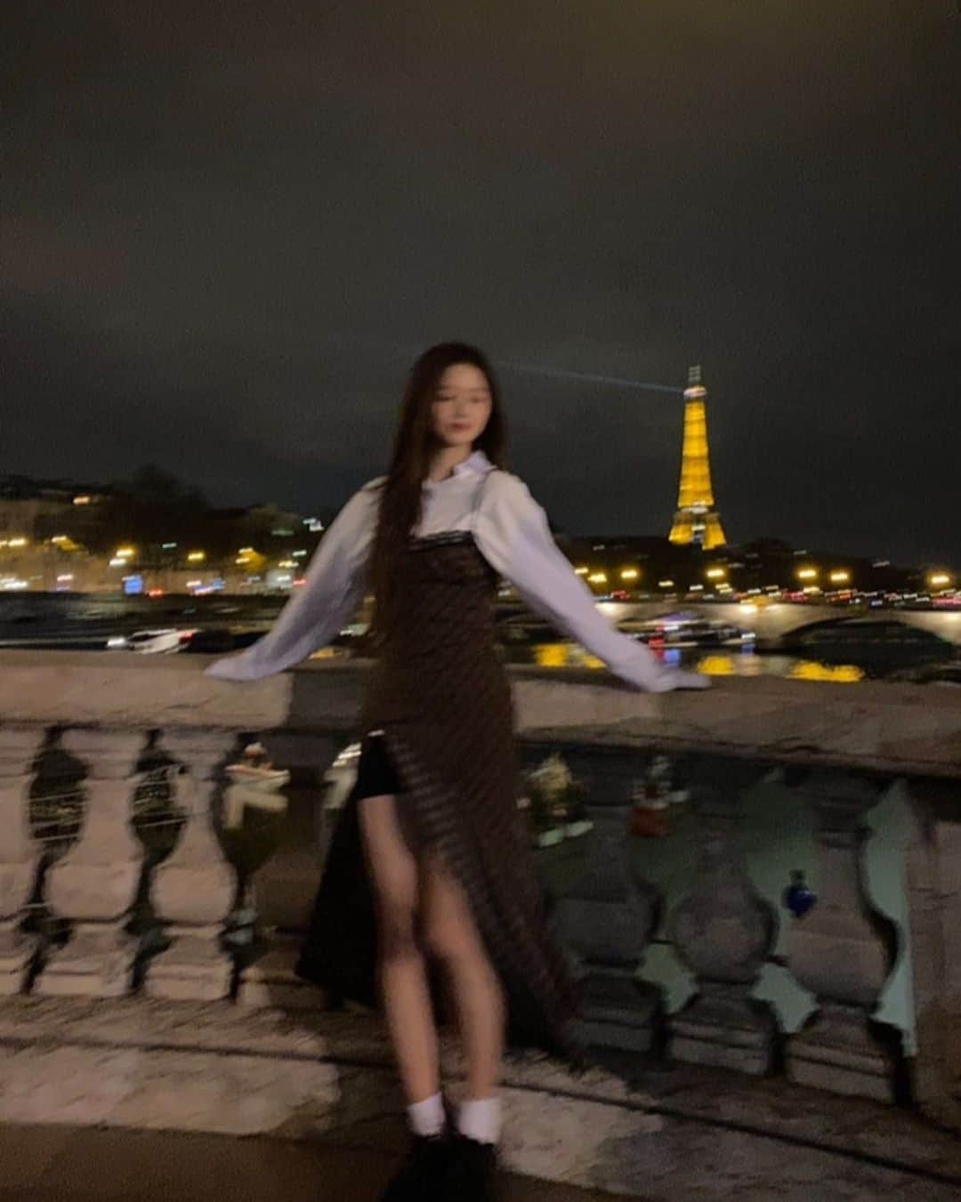 NMIXXさんのインスタグラム写真 - (NMIXXInstagram)「In paris💗  #NMIXX #엔믹스 #설윤 #SULLYOON #설윤스타그램 #NSWER #엔써  #MIXXPEDIA #PICK_PARIS」5月10日 8時13分 - nmixx_official