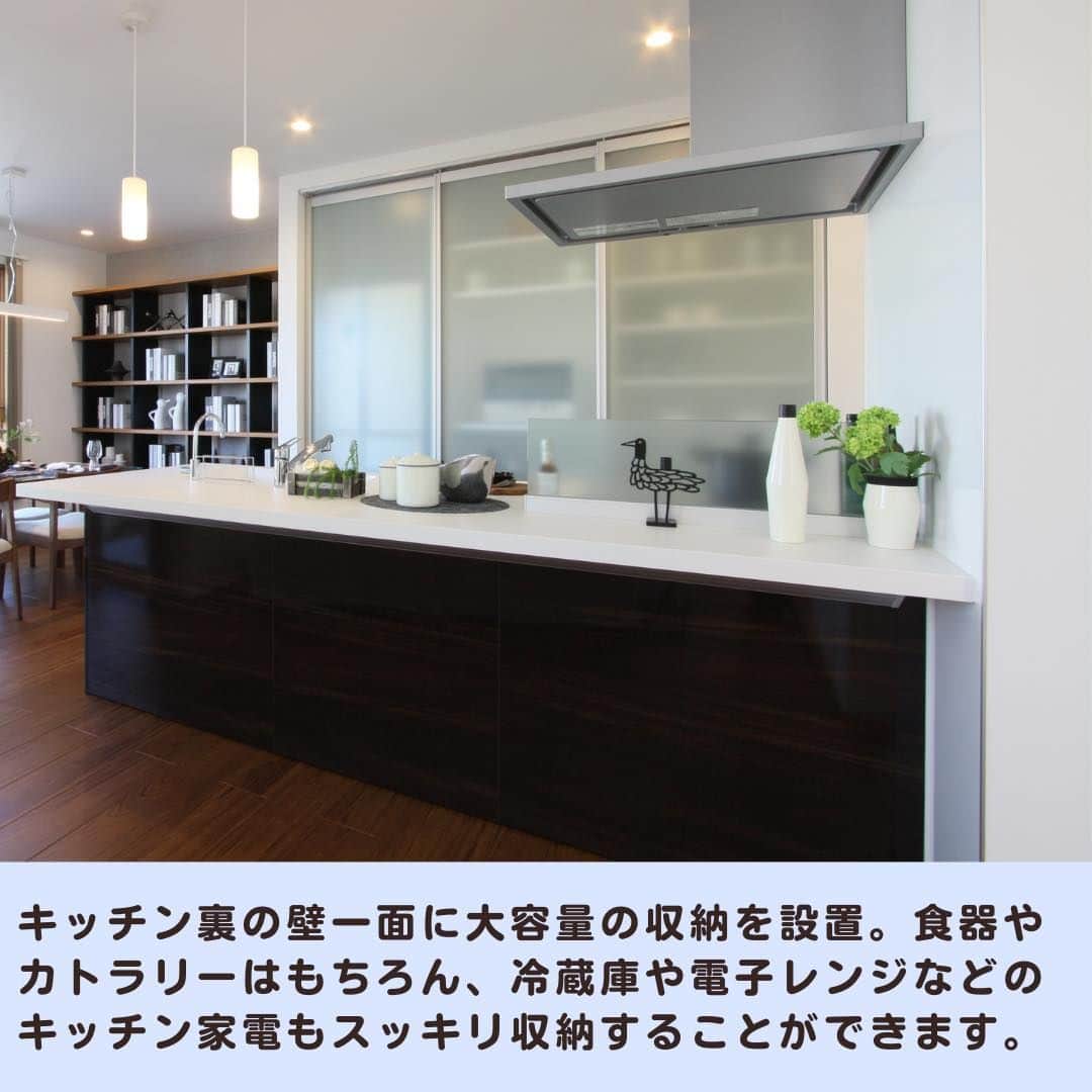 タマホーム株式会社さんのインスタグラム写真 - (タマホーム株式会社Instagram)「「プチリフォームしてみませんか？～キッチン篇②～」  タマホームでプチリフォームしてみませんか？ 今回はキッチンのリフォームの第2弾をご紹介。  物が多くなりがちなキッチンも収納にこだわることで見た目も使い勝手もアップ！ 使い勝手が良くなれば料理の楽しさも倍増します。  🏡リフォームのヒントが盛りだくさん！ 🏡 タマホームのリフォームに関する情報はこちらから ⇒www.tamahome.jp/reform/  【プレゼントキャンペーンについてのお知らせ 】 偽のなりすましアカウントによる、フォローやDM等による当選連絡等が発生しております。 正しいアカウントは @tamahome_official となります。  上記以外のアカウントからによる連絡への返信、URLのクリック、 個人情報の入力等は絶対に行わないようにご注意ください。何卒よろしくお願い申し上げます。  #タマホーム #リフォーム #プチリフォーム #ダイニング #キッチン #カップボード #コンロ #収納 #水廻り #空間 #家 #家づくり #暮らし #家事 #デザイン #おしゃれ #デザイン #ビフォーアフター #マイホーム #マイホーム計画 #住宅相談 #住宅 #上質な暮らし #資金計画 #施工事例」5月10日 9時00分 - tamahome_official