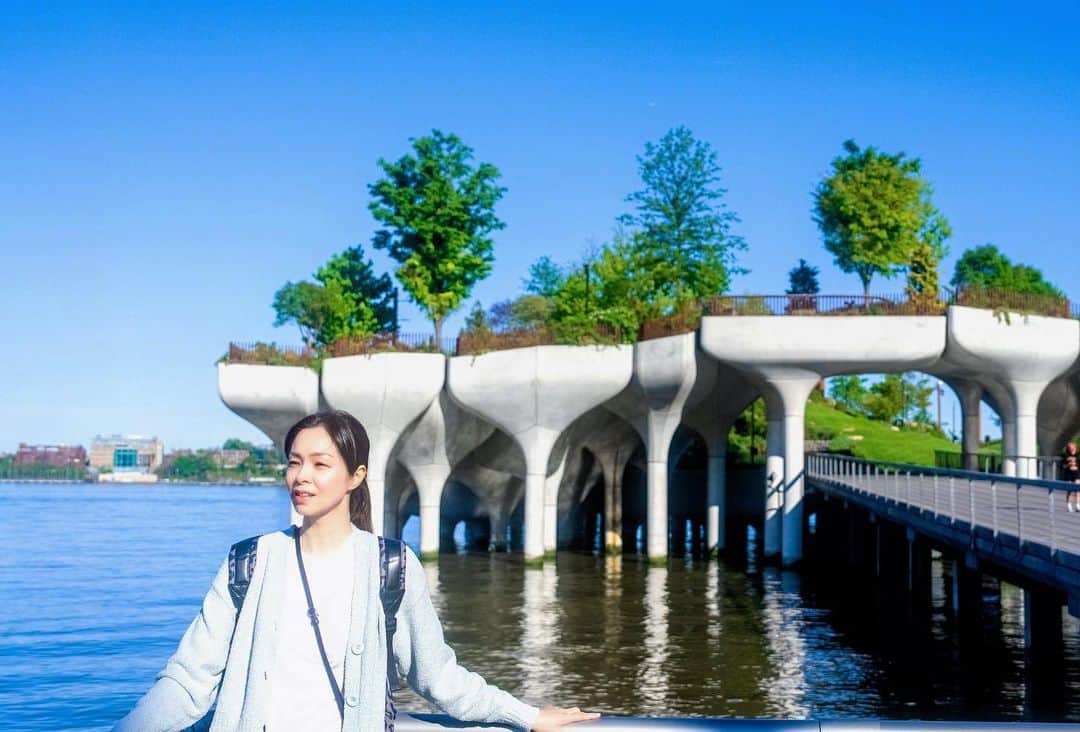 川原亜矢子のインスタグラム：「Little Island #newyork #usa #trip #morning #旅行 #ニューヨーク」