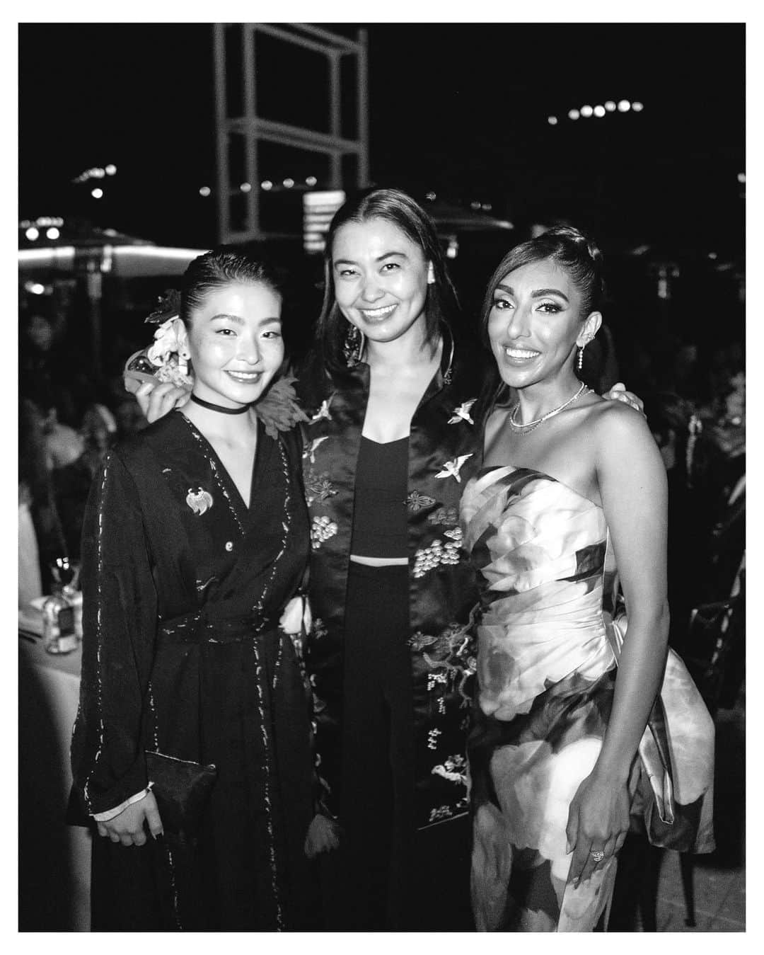 マイア・シブタニのインスタグラム：「Gold Gala 2023 🖤🤍 📸: @alexshibutani #GoldGala @goldhouseco」