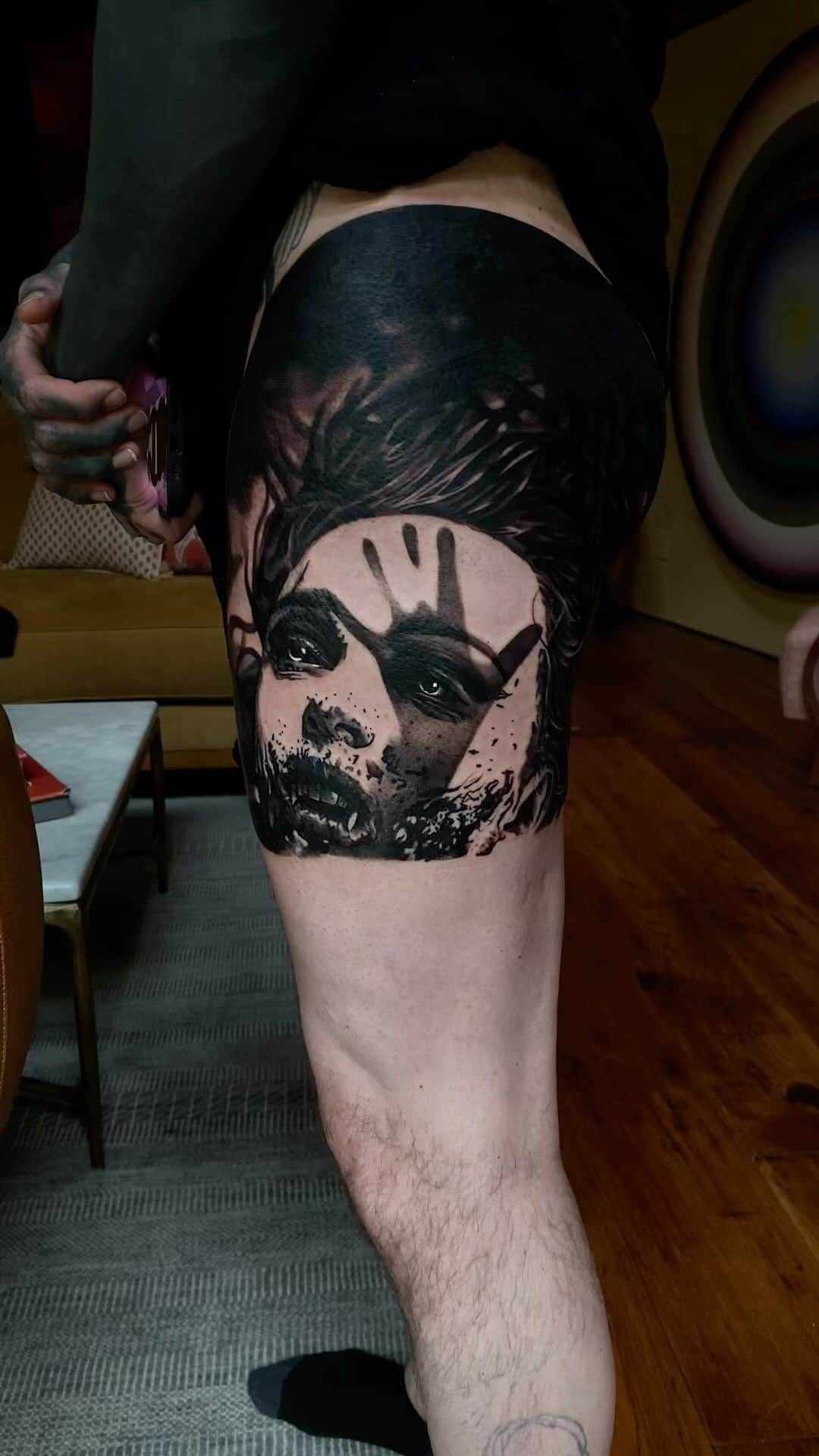 ロニー・ラドクのインスタグラム：「2 days in a row, thanks to one of the best @tomftattoo」