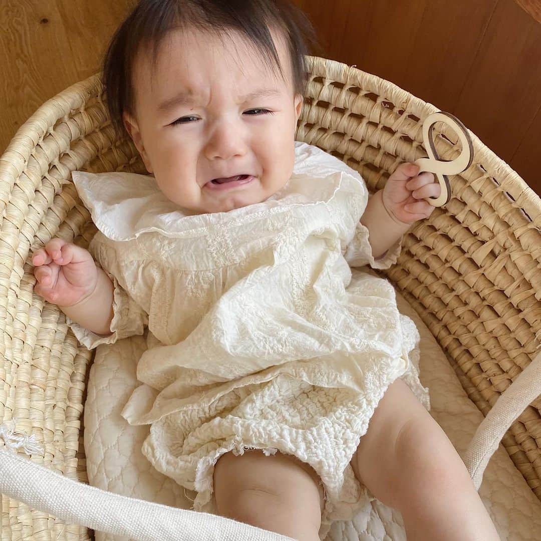 yuinaさんのインスタグラム写真 - (yuinaInstagram)「なんともう8ヶ月😱 どんどん動きが激しくなってきた〜ごろんしてるだけの日々を忘れてしまったわ😇 はいはいして、どこまででも追いかけてくる🥹 #8ヶ月 #8month #月齢フォト #赤ちゃん #クーファン #instababies」5月10日 10時11分 - yuina_xg