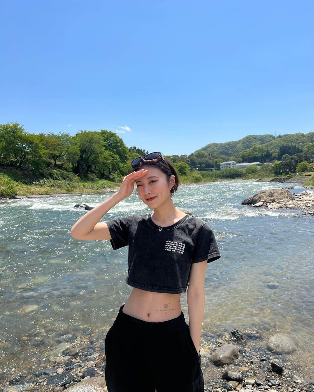 小山莉奈さんのインスタグラム写真 - (小山莉奈Instagram)「🌼🐝🎧」5月10日 21時09分 - koyama_rina