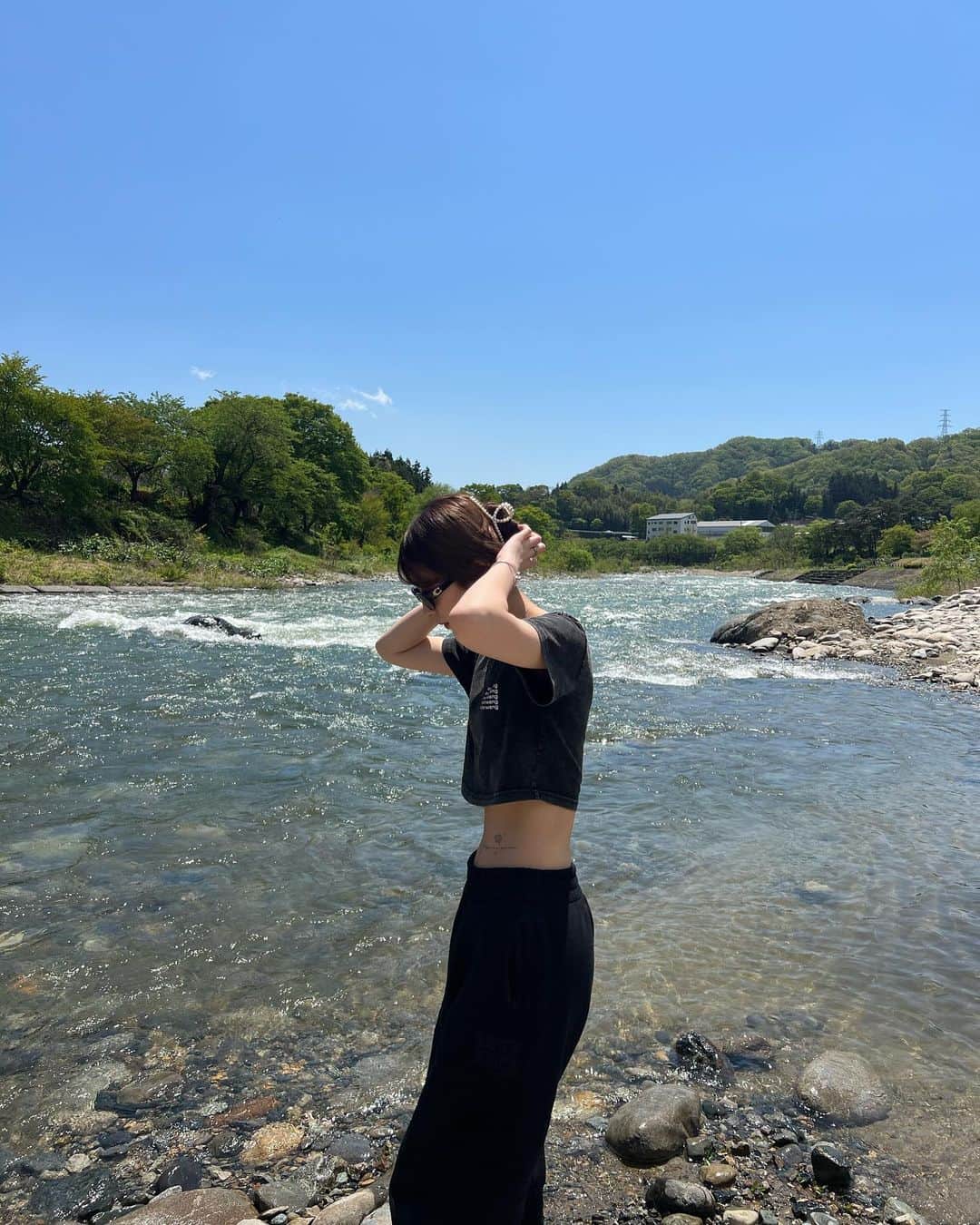 小山莉奈のインスタグラム：「🌼🐝🎧」