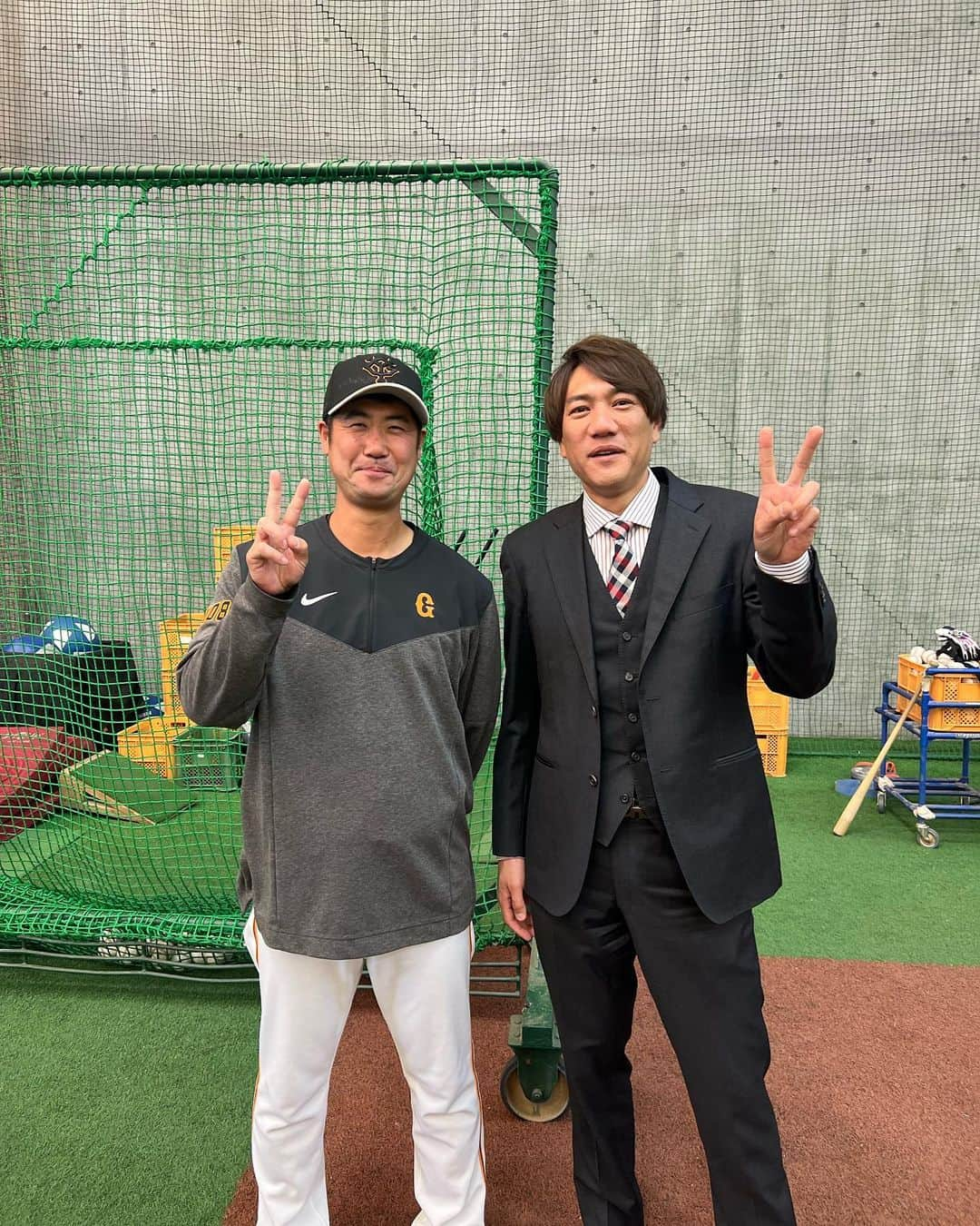 林昌範のインスタグラム：「ジャイアンツ対イーグルスの解説⚾️  同級生の大竹寛コーチが室内にいたので🎥  選手の状態把握しながらチームが勝つ為に常に考えないといけない大変な仕事⚾️  船迫投手も目標高く期待してます❗️ #川崎市 #ジャイアンツ #ジャイアンツ球場  #ジータス #解説 #ジャイアンツ #イーグルス  #イースタンリーグ  #日本テレビ #日本テレビアナウンサー  #プロ野球 #大竹寛　コーチ #同級生 #船迫大雅  投手 #巨人」