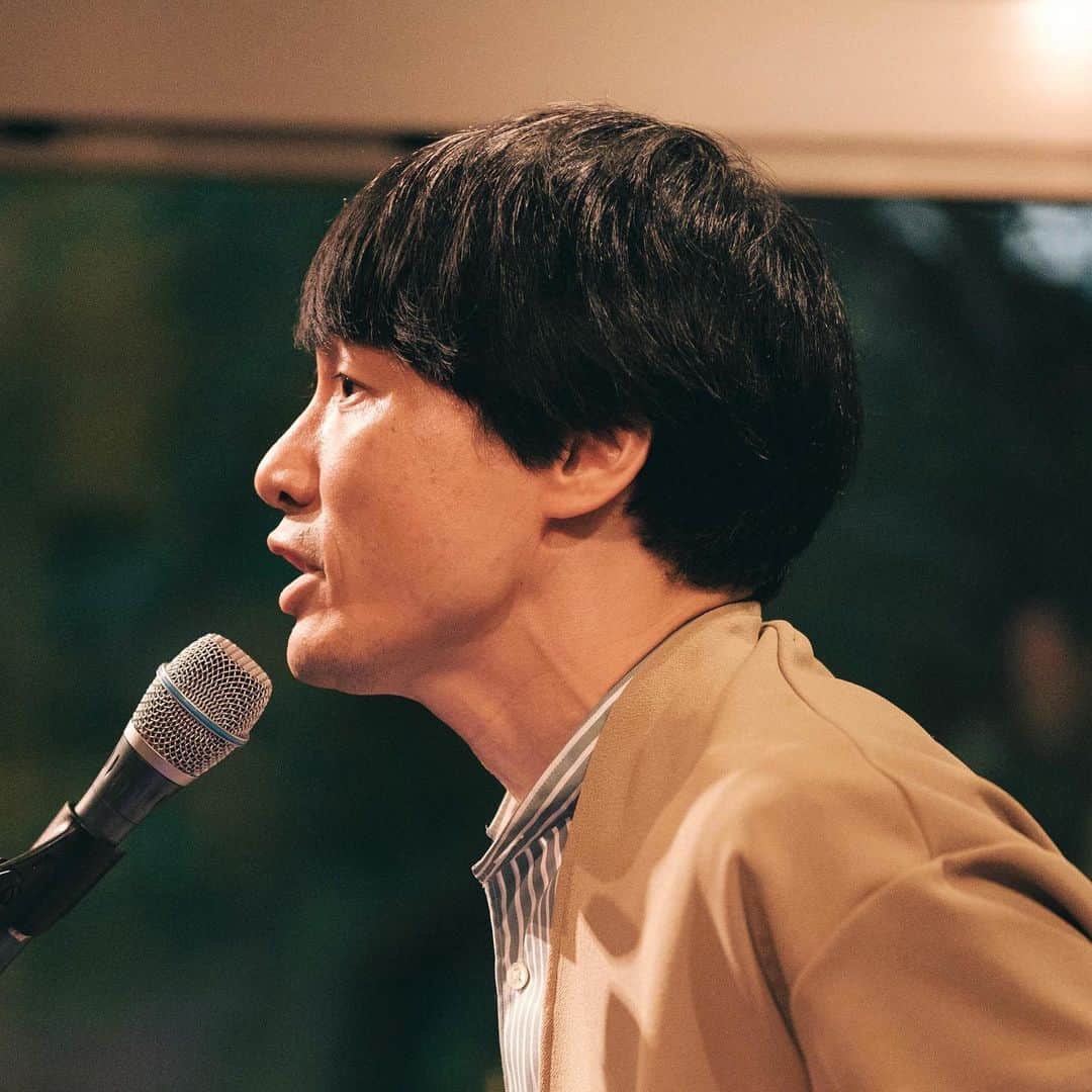 のインスタグラム：「ようやく心と時間に少し余裕が出来たので、4月14日 東京 本郷 FARO "Yoshinori Aoki presents Soft Package vol.1" の振り返りを。あれは夢だったのかなぁ。いやきっと紛れもない現実。まだしっかりと手触りがあるもの。  Thanks to  矢舟テツロー @tetsuroyafune  kiss the gambler @kissthegambler  おくまゆみ @mayumioku.art.illust  美甘純 夏井景子 @natsuikeiko  YuMorimoto @loving_yuu  小川タカシ(カンバス)  @canvastabo  稲垣勉 @ben_noanoa  鷹取愛 @opantoc  冬香 @fuyuno_kaori  FARO @faro.coffee.and.catering  MUSER @muser.link  お客さん / いつも見守ってくださってる皆さん  こちらにはさらに多数の写真と僕のコメントを掲載してます。 https://note.com/yoshinoriaoki/n/n0ae704434d6a Photo by 伊藤健太 @ito_ken」