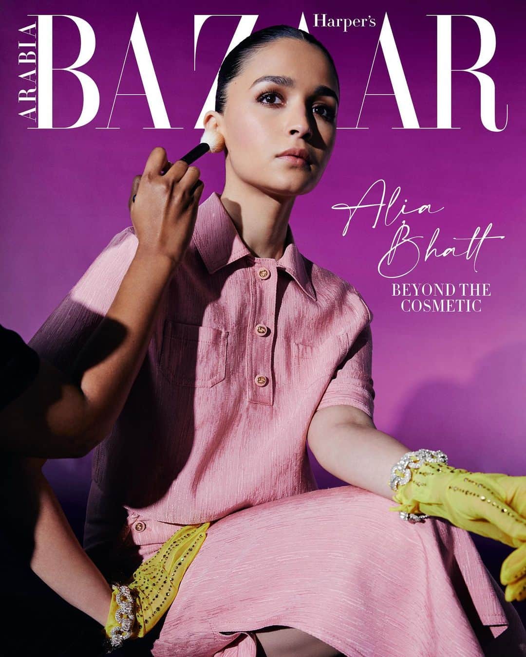 アリア・バットのインスタグラム：「With a major Hollywood debut and no less than five Filmfare awards under her belt, India's most exciting cinematic talent @aliaabhatt is not only a force to be reckoned with on-screen, but is pretty formidable in the flesh, too. "I need to have a real conversation or else I don't talk," she tells Editor in Chief @oliviaphillipsbazaar, setting the tone for an interview that spanned everything from sexism and success to cancel culture, privilege and nepotism in the Indian film industry. Tap the link in bio to read more.   بعد فوزها بخمس جوائز "فيلم فير" في بولييود، ها هو نجم عليا بهات يسطع أيضًا في هوليوود بجاذبيتها وسحرها اللافت على الشاشة. "أحتاج إلى محادثة حقيقية، وإلا فلن أتحدث" صرحت عليا لرئيسة التحرير أوليفيا فيليبس في حوارها الخاص الذي تناولت فيه كل شيء من الجنسية والنجاح إلى ثقافة الإلغاء والامتياز والمحاباة في صناعة السينما الهندية. انقر الرابط في البايو لقراءة المزيد  Editor in Chief: @oliviaphillipsbazaar Photographer: @francesco_scotti_ Styling: @seherkhanp  Fashion: @gucci Senior Producer: @steff.producer Make-Up Artist: @sharondrugan Hair Stylist: @deenaalawaid Art Direction: @yehiabedier Artists PR: @think_talkies  #HarpersBazaarArabia  From Harper’s Bazaar Arabia’s May 2023 issue」