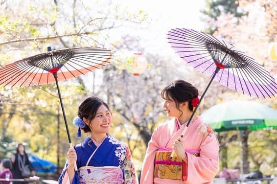 京都ヘアセット&着付け専門サロン夢館(ゆめやかた) さんのインスタグラム写真 - (京都ヘアセット&着付け専門サロン夢館(ゆめやかた) Instagram)「こんにちは、夢館です🤍  先日のお客様のお写真をご紹介します🫶  流行りのシニヨンスタイルでお友達とシミラールックが可愛い！  夢館ではお友達や、ご家族と写真をお撮り頂けます！ お気楽にご相談ください♪  🌱ご予約はTOPのURLから🌱  #ヘアアレンジ#ヘアセット#ヘアスタイル#ヘアカタログ#京都ヘアサロン#京都セットサロン#着物レンタル夢館#夢館#yumeyakata#ヘアセット京都#お呼ばれヘア#振袖ヘア#ルーズヘア#振袖ヘアアレンジ#振袖前撮り#京都前撮り#振袖後撮り#前撮りヘア#成人式ヘア#成人式ヘアセット#成人式前撮り#成人式後撮り#振袖レンタル#シニヨンヘア#訪問着#訪問着ヘア」5月10日 19時40分 - yumeyakatabeauty