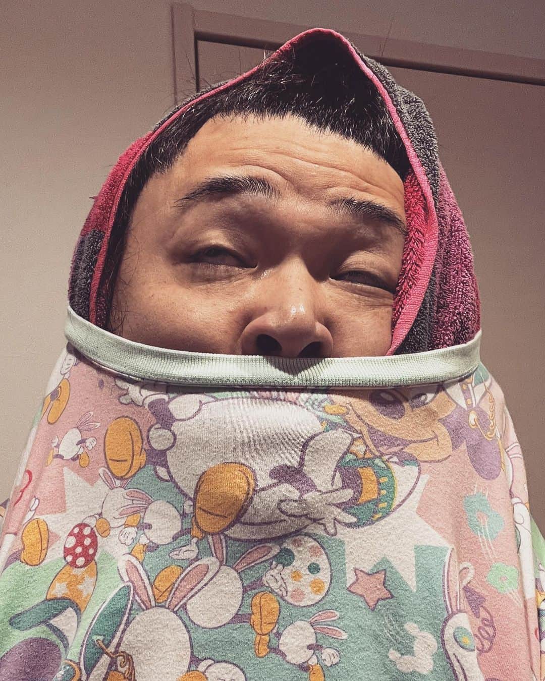 326のインスタグラム：「風呂上がり大体ここで引っかかる  亀の産卵や  便秘の肛門を  思い出す  なんかごめんなさい」