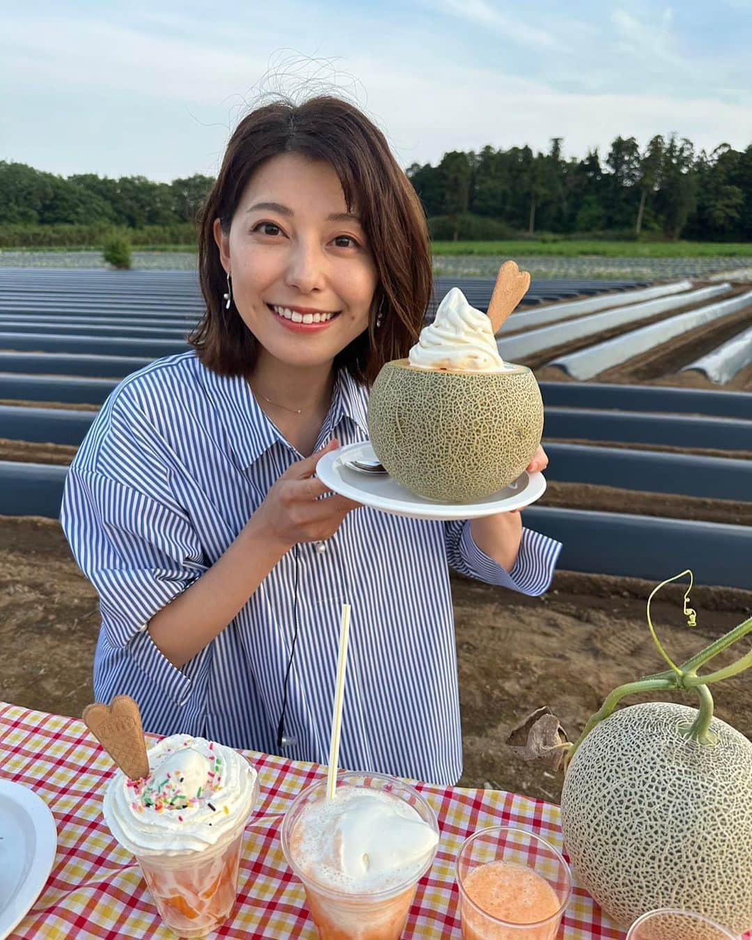 TBS「Nスタ」さんのインスタグラム写真 - (TBS「Nスタ」Instagram)「今日のすたすた中継は… 【今が旬の絶品メロン🍈】を求め、 日本一の産地 茨城県・鉾田市「フォレストパーク メロンの森」からお伝えしました✨  皆さんは、食べごろのメロンはどこを見ればいいかわかりましたか？？  🌟正解は「葉っぱ」です！ 特に、メロンの頭から1枚の葉っぱが枯れているのがポイントなんです  皆さんもメロン狩りをするときに「葉っぱ」をよく見てみてくださいね〜👌  きょうもNスタをご覧いただき ありがとうございました☺️  #Nスタ #TBS #TBSテレビ #井上貴博 #ホラン千秋 #日比麻音子 #上村彩子 #すたすた中継 #メロン #メロン狩り」5月10日 19時43分 - nst_tbs