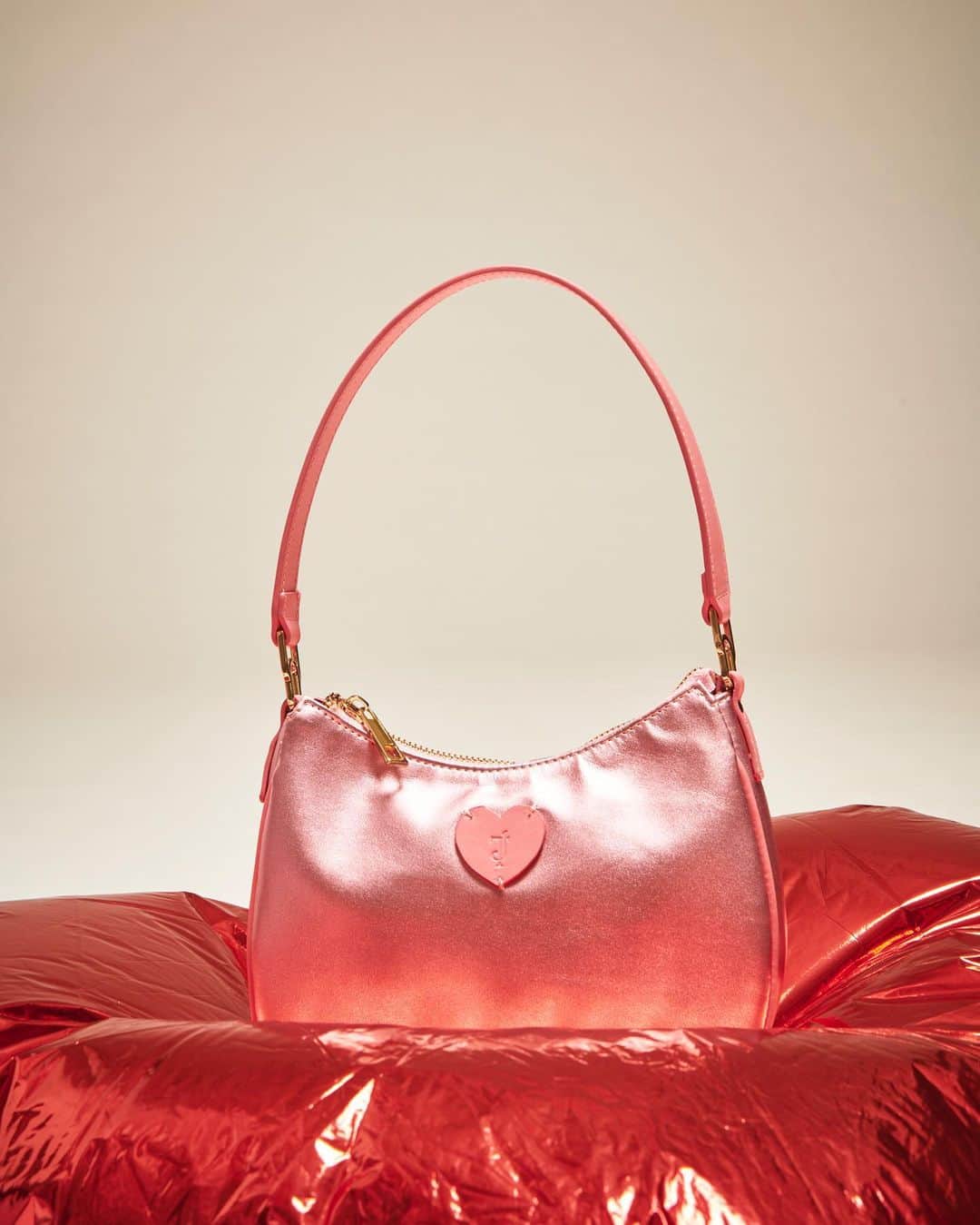 タラジャーモンのインスタグラム：「The Selby bag: a must-have for all Taragirl  #tarajarmon #fashion #PE23 #newin」