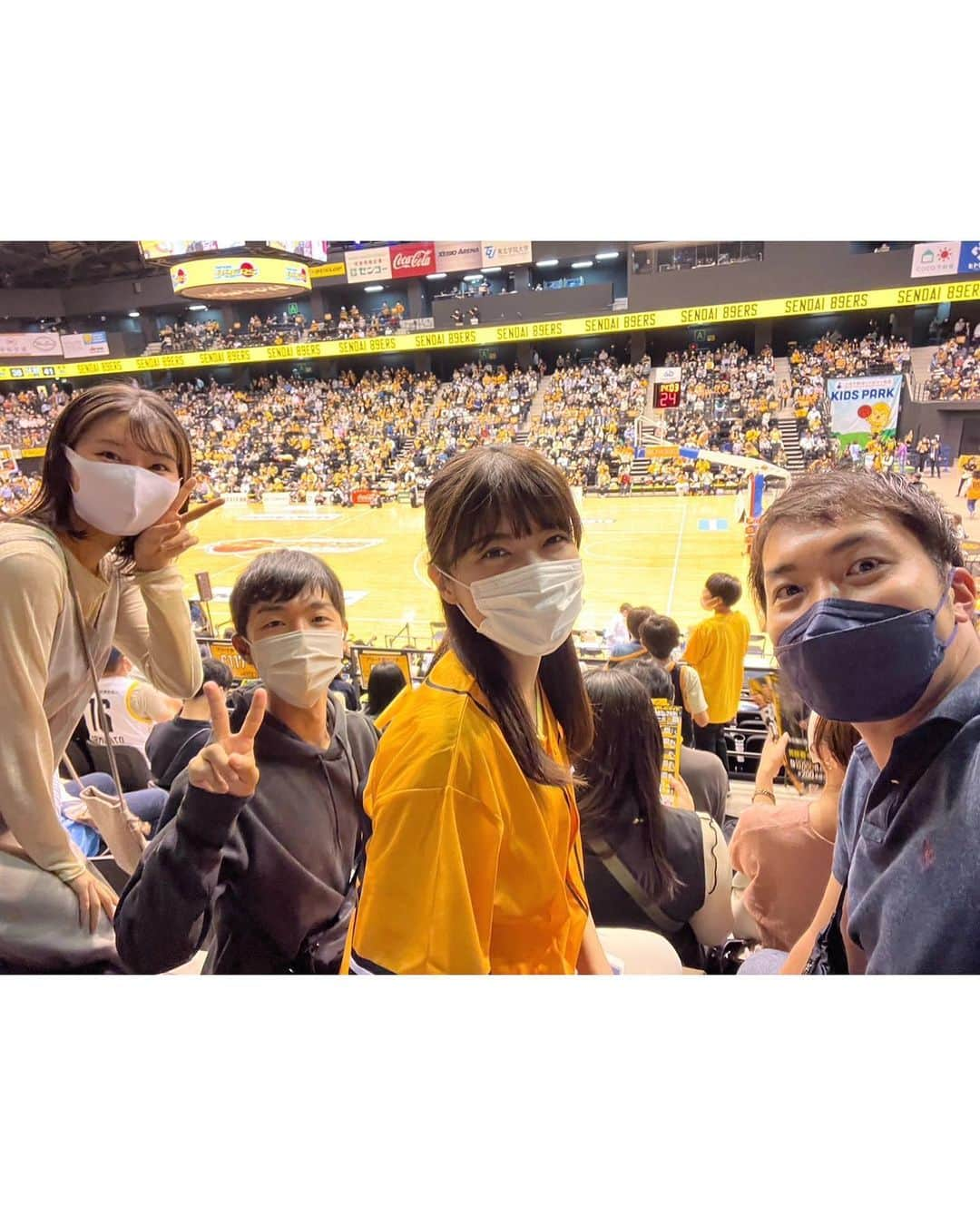 内田有香さんのインスタグラム写真 - (内田有香Instagram)「プロバスケ #仙台89ers の今季最終節へ🏀  土日ともにいい試合で、観られてよかったー！ 来シーズンはプライベートでもっと行きたいな☺️  今回はコートの真ん中で、イベント紹介をさせていただきました。  実はわたし、人前で話すことが苦手でした。  大学時代、応援団の活動で観客席にむかって初めて大声で話したとき、 手も足も声も震えていました。  5年がたち、楽しいと思えたのは 沢山の方々の支えがあったからこそ。 感謝を胸にこれからも頑張ります！！  #アナウンサー #応援団 #宮城 #bリーグ #スポーツ観戦」5月10日 19時45分 - yuuka_uchida_