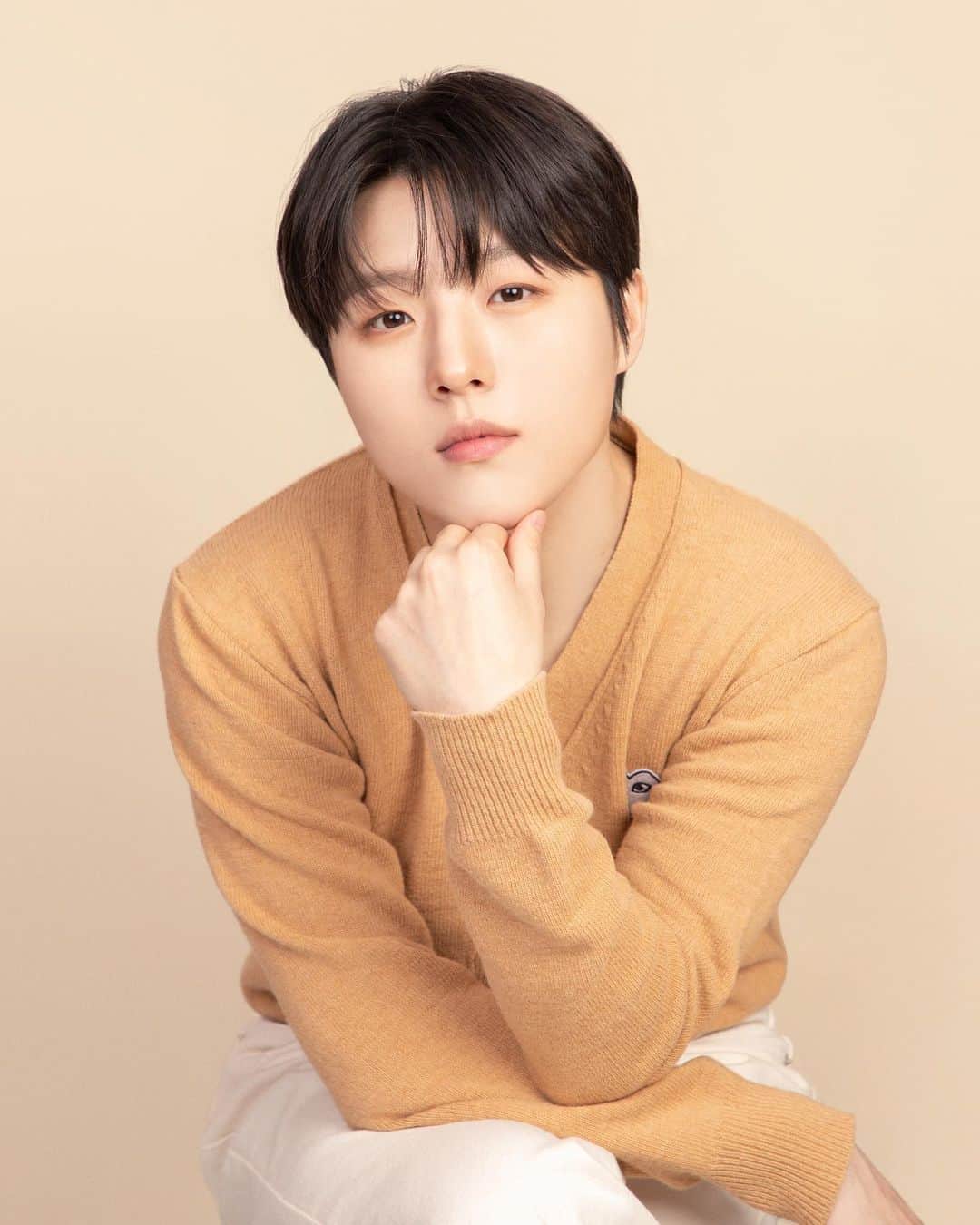 ユ・スンウのインスタグラム：「얼마전에 시현하다 찍었음😳  @sihyunhada」