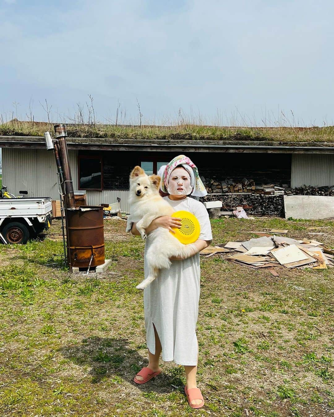 バービーさんのインスタグラム写真 - (バービーInstagram)「北海道には『バビグマ』っていうのがいてな、見かけた者はパックしたてのようなしっとり美肌になれるらしいぞ。  #gw #思い出 #ひったひたに浸り中 #バビグマ #イッヌが大好物」5月10日 19時50分 - fallin.love.barbie