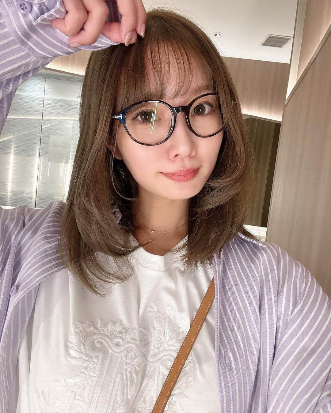 水越愛華のインスタグラム：「渡豪前に色々整えたよ〜🫧  👁上下まつ毛パーマ @haruu_lash  @noraeyelash   💅ネイル @enoi___official  (帰ったら @akina___enoi さんにネイルしてもらえますよーに🫶🏻)  🧴カラー&トリートメント @okayama_yuhi   💆🏼‍♀️脳洗浄&REVIハーブピーリング @parafuse.musashikosugi.eri  (帰国したらまた母と行きたい🫶🏻) 何度もリピートしてるREVIの洗顔と クッションファンデのリフィルをお持ち帰り〜🫧  💇‍♀️カット @kelly._official   🧖🏻‍♀️よもぎ蒸し(渡豪当日笑) @riko.k_0210   ネイルはセルフを頑張ってみる予定だけど 髪の毛はメルボルンで探さなきゃ🥹 良い所知ってる方居たら教えてください🥹🫶🏻」