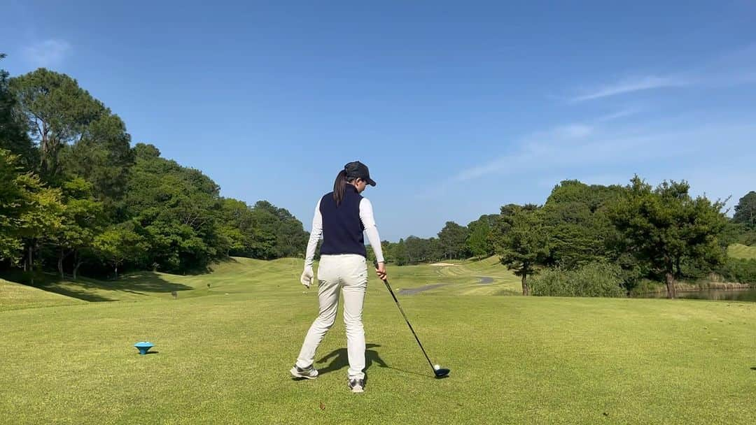 野口彩未のインスタグラム：「. 今日は九州ドリームカップに参加してきました⛳️ あと1打で優勝だったけどスコアは内緒です🤣 ありがとうございました😃  #九州ドリームカップ#ドリーカップ#女子プロゴルファー #スイング微妙#ドライバーショット#ゴルフ女子#ゴルフ#golf#golfswing #3日連続ゴルフ」