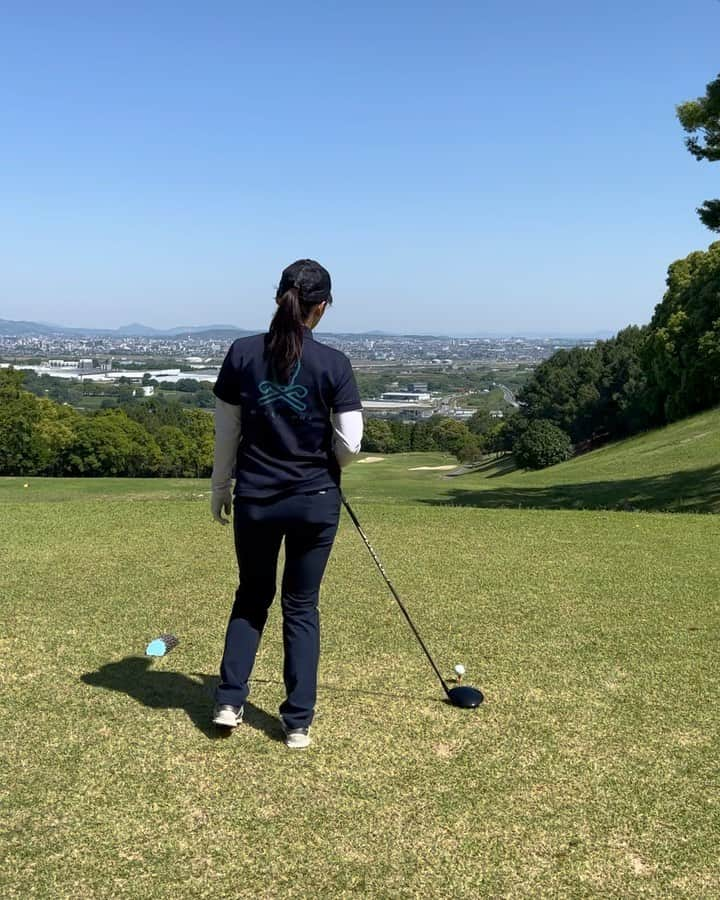 野口彩未のインスタグラム：「昨日はつぐみとラウンド行ってきた〜⛳️💖 小中高一緒で色んな事あったけど 今となっては笑い話よね🤭 2人ともプロゴルファーって凄いよね✌️✌️ 終始レベル高かった🤣🤭✌️ そして永遠喋ってた🤣🫢 次は早朝ゴルフなぁ〜👋 #小中高一緒#プロゴルファー#ゴルフ女子#スイング動画 #ドライバーショット#golf#golfswing」