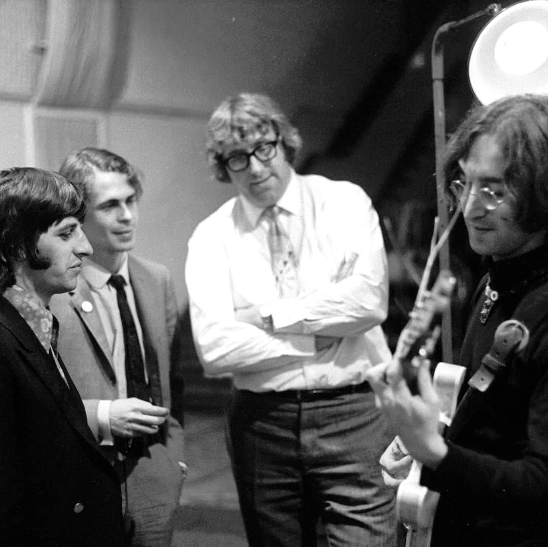 The Beatlesさんのインスタグラム写真 - (The BeatlesInstagram)「John, Ringo, Alex Mardas ('Magic Alex') and Mal Evans at a 'White Album' recording session - #1968.⁠ ⁠ Paul had a great anecdote from the early days about Mal: "(We were) going up the motorway when the windscreen got knocked out by a pebble. Our great road manager Mal Evans punched the windscreen out completely, and drove on. This was winter in Britain and there was freezing fog and Mal was having to look out for the kerb all the way up to Liverpool - 200 miles."⁠  @johnlennon @ringostarrmusic @paulmccartney @georgeharrisonofficial ⁠ #TheBeatles #1960s Photo © Apple Corps Ltd.」5月10日 20時00分 - thebeatles