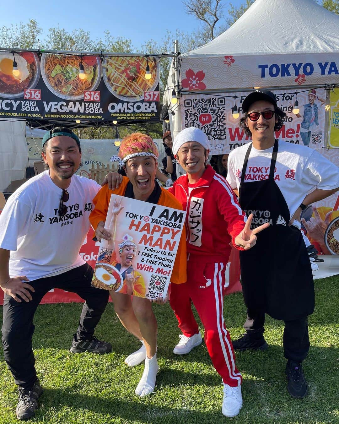 ツネ のインスタグラム：「今回の突撃はこの方たちの協力のおかげで大成功しました！ @tokyo_yakisoba_jp  本当にありがとうーっ！！  #happyman #occbfest  #チームカジサック」