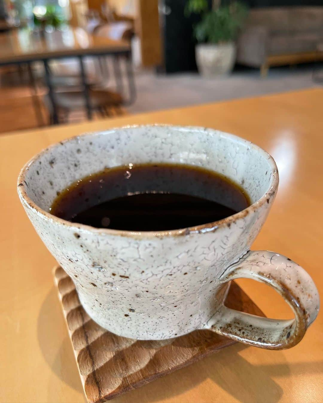 前園真聖さんのインスタグラム写真 - (前園真聖Instagram)「美味しい温州みかんジュースとコーヒーをいただきました👍 #愛媛 #カフェ #コーヒー #みかんジュース」5月10日 20時05分 - maezono_masakiyo