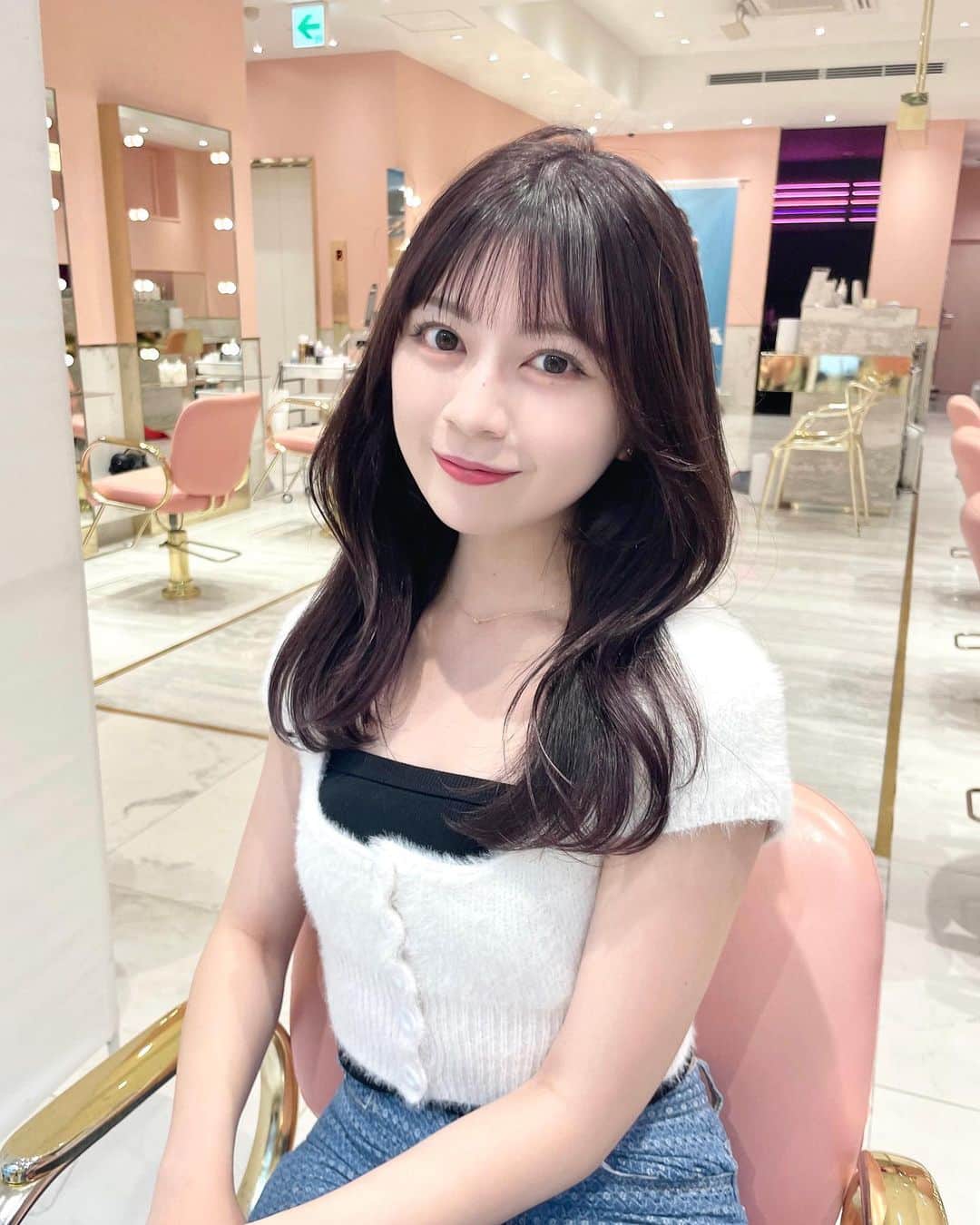 廣川奈々聖のインスタグラム：「𝗇𝖾𝗐 🥛🍇💭 ⁡ ⁡ 久しぶりにラベンダーにしちゃった！ すっごい気に入ってる、、、🐹♡🩰 ⁡  @nana_hinataze  ⁡ ⁡ ⁡ #春夏カラー #ラベンダーカラー #ラベンダーピンク #ラベンダーココア #暗髪カラー #艶カラー  #巻き髪 #shimaginzaannex #shima」