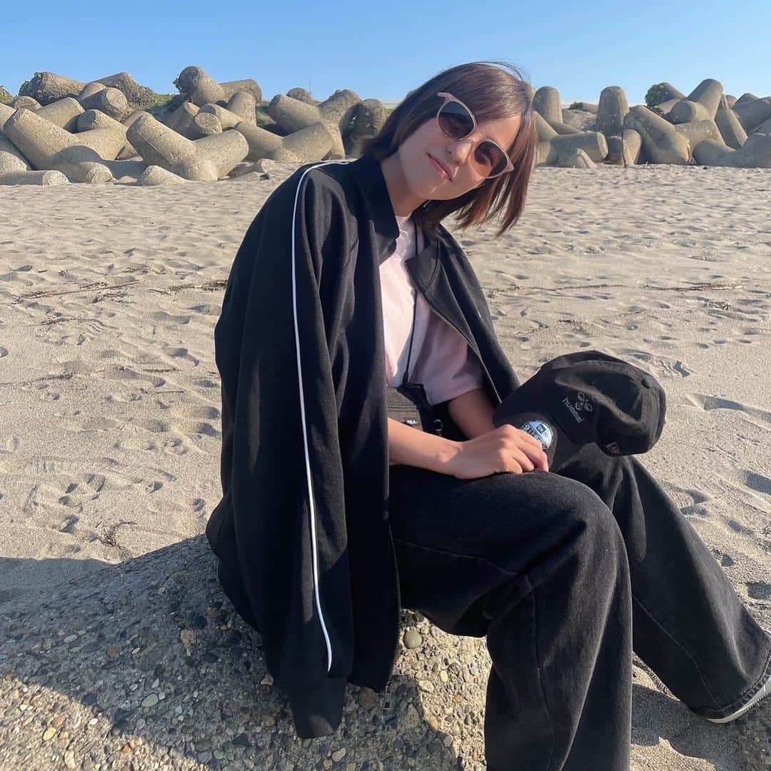 のインスタグラム：「. . 26歳になりました🎂 沢山のお祝いメッセージ ありがとうございます☺️ . だんだんと三十路に近づいております。 長らく応援してくださっている方々は 少しびっくりなのではないでしょうか🫠笑 . . 26歳も元気に楽しく 過ごしていきたいと思います🙋‍♀️ しっかりついてきて頂けると 嬉しいです🐥 そして大きな怪我なく 自分らしく頑張ります⚽️ . . 最後に、、、 近日重大発表があります㊙️ . . #誕生日です♪ #皆さんいつも本当にありがとう #顔のあざを隠す🕶」