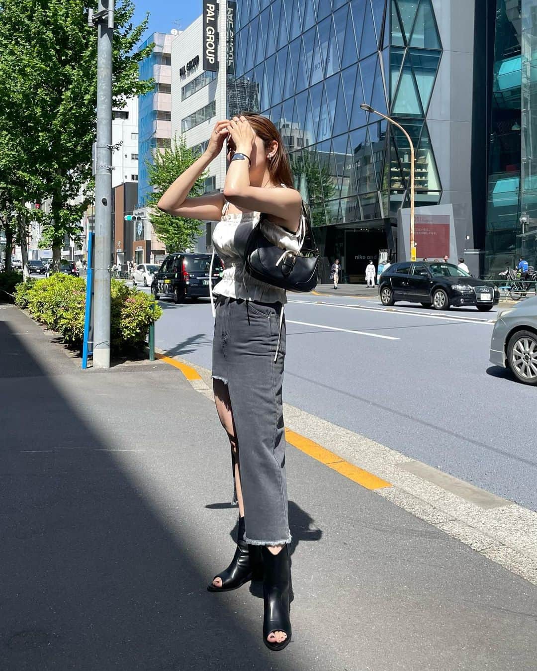 mina hinokuchiのインスタグラム：「. コーデをちょっとハズせる小物入ります☀︎  ウエスタンブーツや小物を 夏にあえて肌見せのアイテムや、甘めなコーデの時にmixして合わせるのもおすすめです♪ .  #Chico #salonbychico #チコ」