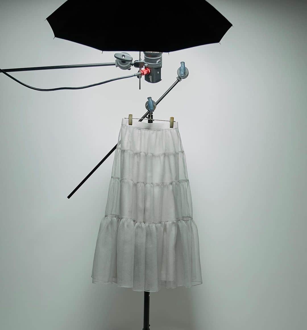 ウィムガゼットさんのインスタグラム写真 - (ウィムガゼットInstagram)「. 【2023 Spring & Summer】.  上品な透け感とふんわりしたボリュームデザインが魅力なスカート。  Skirt(Whim Gazette)¥39,600  #whimgazette #ウィムガゼット  #2023ss #スカート #スカートコーデ #オーガンジー #オーガンジースカート #シアー #ボリュームスカート #ボトム #ボトムス #透け感 #フェミニン #甘めコーデ #抜け感 #映える #春コーデ #夏コーデ #春夏 #夏 #新作 #新作アイテム #大人カジュアル #大人カジュアルコーデ #キレイめコーデ #キレイめカジュアル #上品 #大人の女性  #トレンド #オールシーズン」5月10日 20時30分 - whimgazette_official