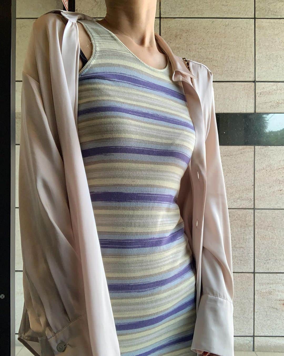 馬渕真由子さんのインスタグラム写真 - (馬渕真由子Instagram)「一枚で着ても可愛いし、羽織り合わせてもいいしなワンピース。🤍下にはカップ付きキャミを合わせてます。とにかくボーダーの配色が好みすぎるんだよな🫠」5月10日 20時23分 - mabchi.mayuk
