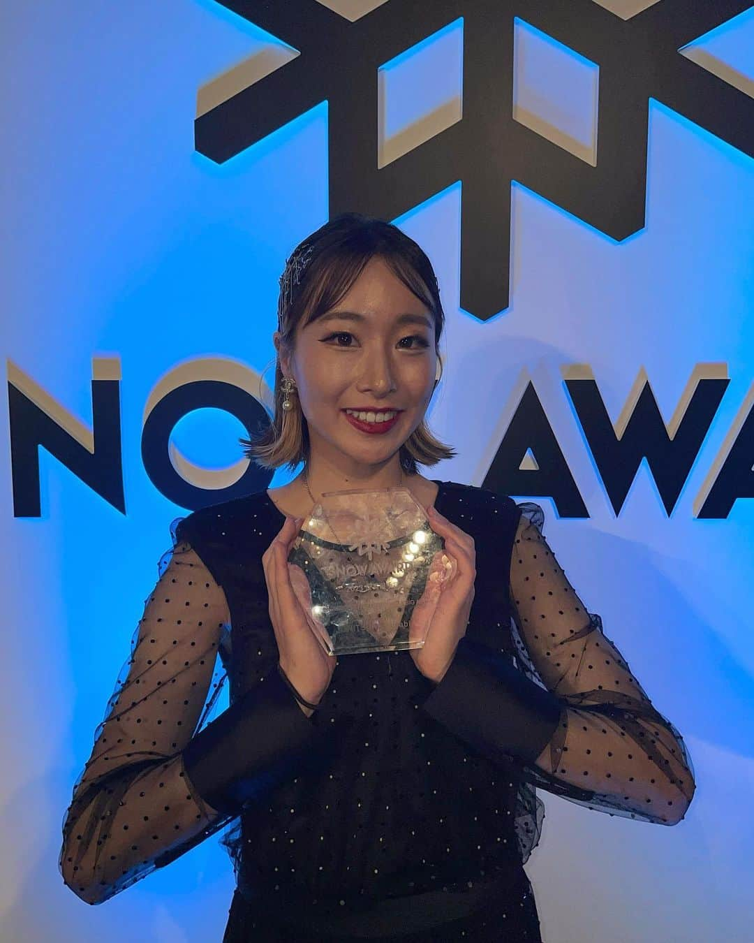 鬼塚雅さんのインスタグラム写真 - (鬼塚雅Instagram)「💎Snow Award💎 優秀選手として表彰式に参加し優秀賞を頂きました。素敵な衣装とアクセサリー、ヘアスタイルに囲まれて幸せだったぁ  衣装は @emporioarmani さん メイク、ヘアメイクは @kose_official さん  #ISPS #RedBull #artisticandco #fjanck #ようきペットクリニック #samanthathavasa #nitrousa #electric #cwx  #swix #スリックハウス #スノーボード #snowboard #アワード #アルマーニ #emporioarmani #品川 #東京 #ドレス #ブラックドレス」5月10日 20時25分 - miyabionitsuka