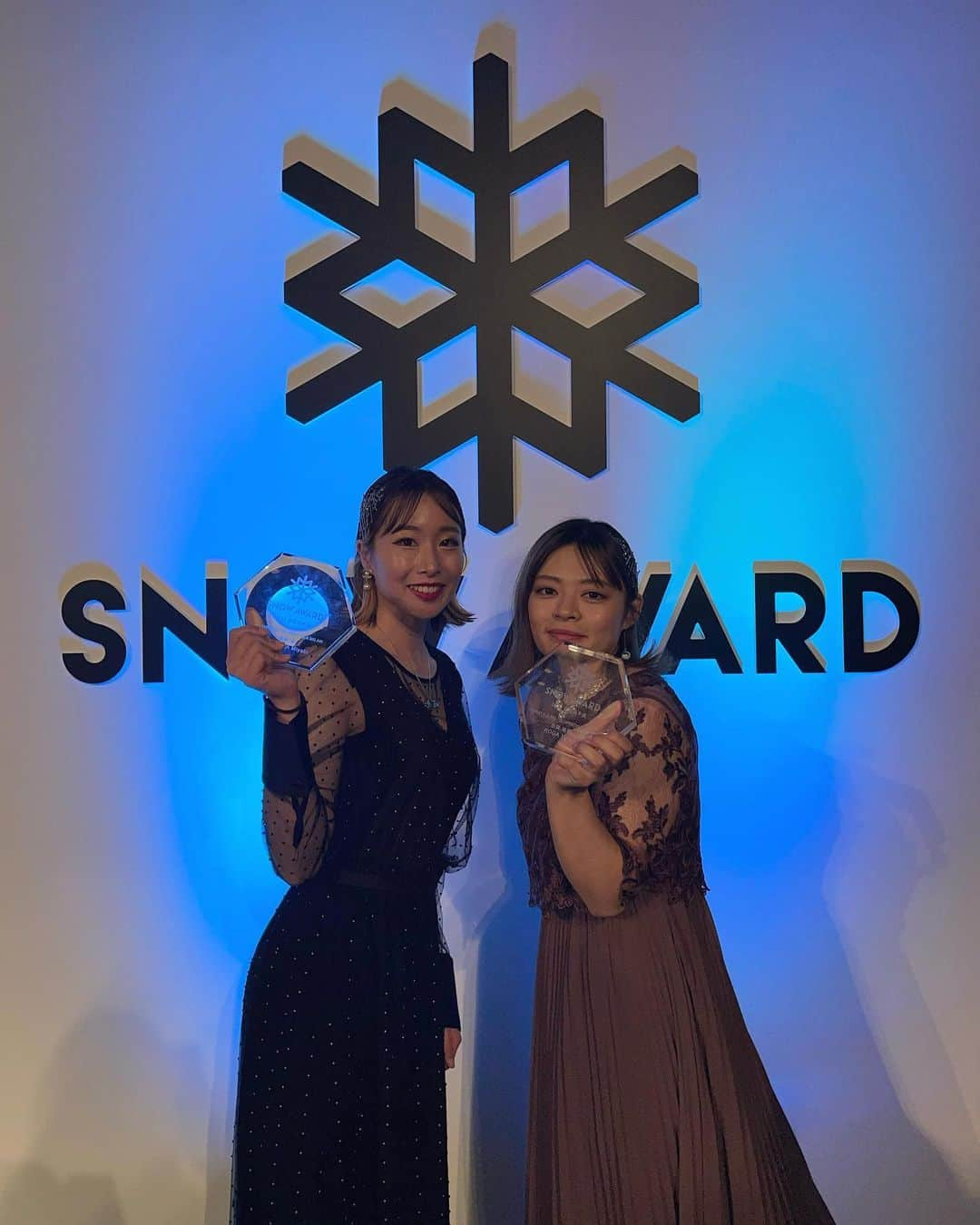 鬼塚雅さんのインスタグラム写真 - (鬼塚雅Instagram)「💎Snow Award💎 優秀選手として表彰式に参加し優秀賞を頂きました。素敵な衣装とアクセサリー、ヘアスタイルに囲まれて幸せだったぁ  衣装は @emporioarmani さん メイク、ヘアメイクは @kose_official さん  #ISPS #RedBull #artisticandco #fjanck #ようきペットクリニック #samanthathavasa #nitrousa #electric #cwx  #swix #スリックハウス #スノーボード #snowboard #アワード #アルマーニ #emporioarmani #品川 #東京 #ドレス #ブラックドレス」5月10日 20時25分 - miyabionitsuka