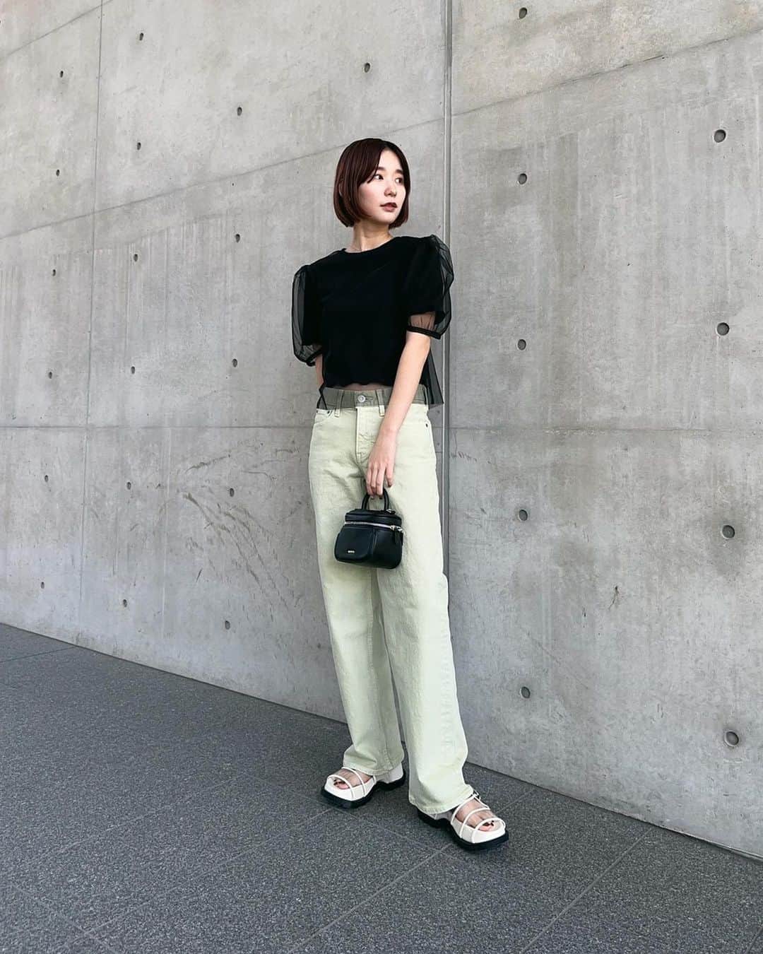 MOUSSY SNAPさんのインスタグラム写真 - (MOUSSY SNAPInstagram)「#MOUSSYSNAP @re_ka622 162cm  ・TULLE LAYERED TOP(010GSC80-1120) ・90S LOWRISE COLOR STRAIGHT(010GSA12-1690) ・TINY VANITY BAG(010GSW51-1620) ・PVC CHUNK SANDALS(010GSS52-0870) 全国のMOUSSY店舗／SHEL'TTER WEBSTORE／ZOZOTOWNにて発売中。  #MOUSSY #MOUSSYJEANS #デニムコーデ #カラーデニム #シースルートップス #レイヤードトップス #春コーデ」5月10日 20時26分 - moussysnap