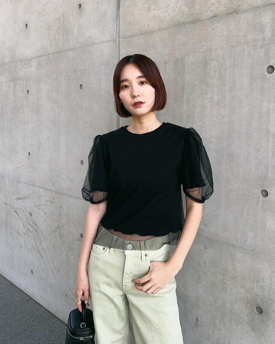 MOUSSY SNAPさんのインスタグラム写真 - (MOUSSY SNAPInstagram)「#MOUSSYSNAP @re_ka622 162cm  ・TULLE LAYERED TOP(010GSC80-1120) ・90S LOWRISE COLOR STRAIGHT(010GSA12-1690) ・TINY VANITY BAG(010GSW51-1620) ・PVC CHUNK SANDALS(010GSS52-0870) 全国のMOUSSY店舗／SHEL'TTER WEBSTORE／ZOZOTOWNにて発売中。  #MOUSSY #MOUSSYJEANS #デニムコーデ #カラーデニム #シースルートップス #レイヤードトップス #春コーデ」5月10日 20時26分 - moussysnap
