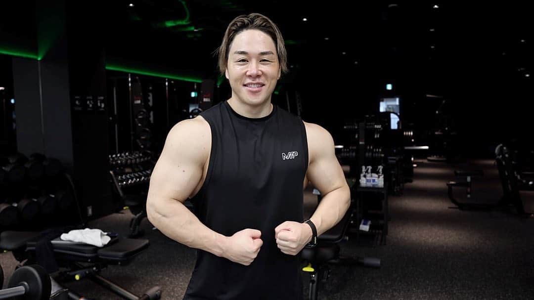 山澤礼明のインスタグラム：「FIT PLACE24の神戸三宮店が明日オープン🔥  天上が高くていい感じ✨  会費は安いのに設備はいいジムを全国的に広めていく計画でいます。  お近くの方は是非！！  #山澤礼明#ジム#筋トレ#筋肉」
