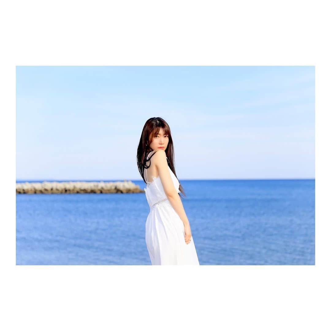 愛聖りさのインスタグラム：「. 🌊🌊🌊 . #ポートレート #撮影 #撮影会 #リク撮 #モデル #海辺 #portrait #photo #shooting #model #seaside #instagood #followme」