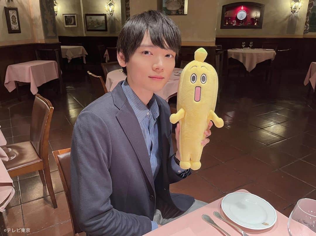のインスタグラム：「. ／ #弁護士ソドム オフショット📸✨ ＼  青柳(#古川雄輝)と #ナナナ のツーショット🍌💕  今週も渉(#福士蒼汰)の過去に 迫ります…🫢‼️  【第3話】5月12日(金)よる8時！  #テレビ東京 #ドラマ8」