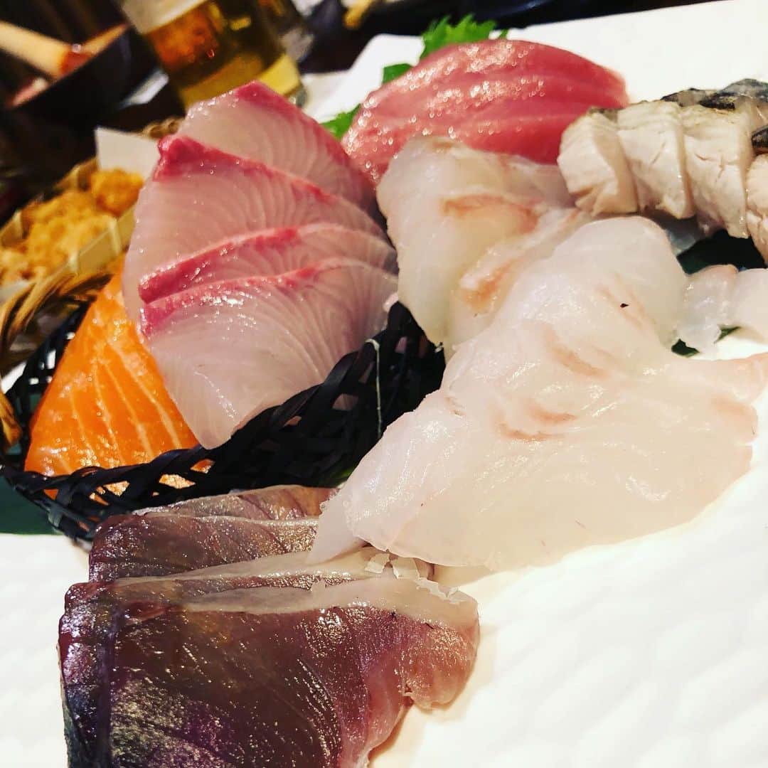 市川九團次 (4代目)さんのインスタグラム写真 - (市川九團次 (4代目)Instagram)「海鮮づくし！！ 伊勢海老、カワハギ、お刺身盛り合わせ、とれたて牡蠣、サザエ！！と海鮮三昧の贅沢な一日。」5月10日 20時33分 - ichikawa_kudanji