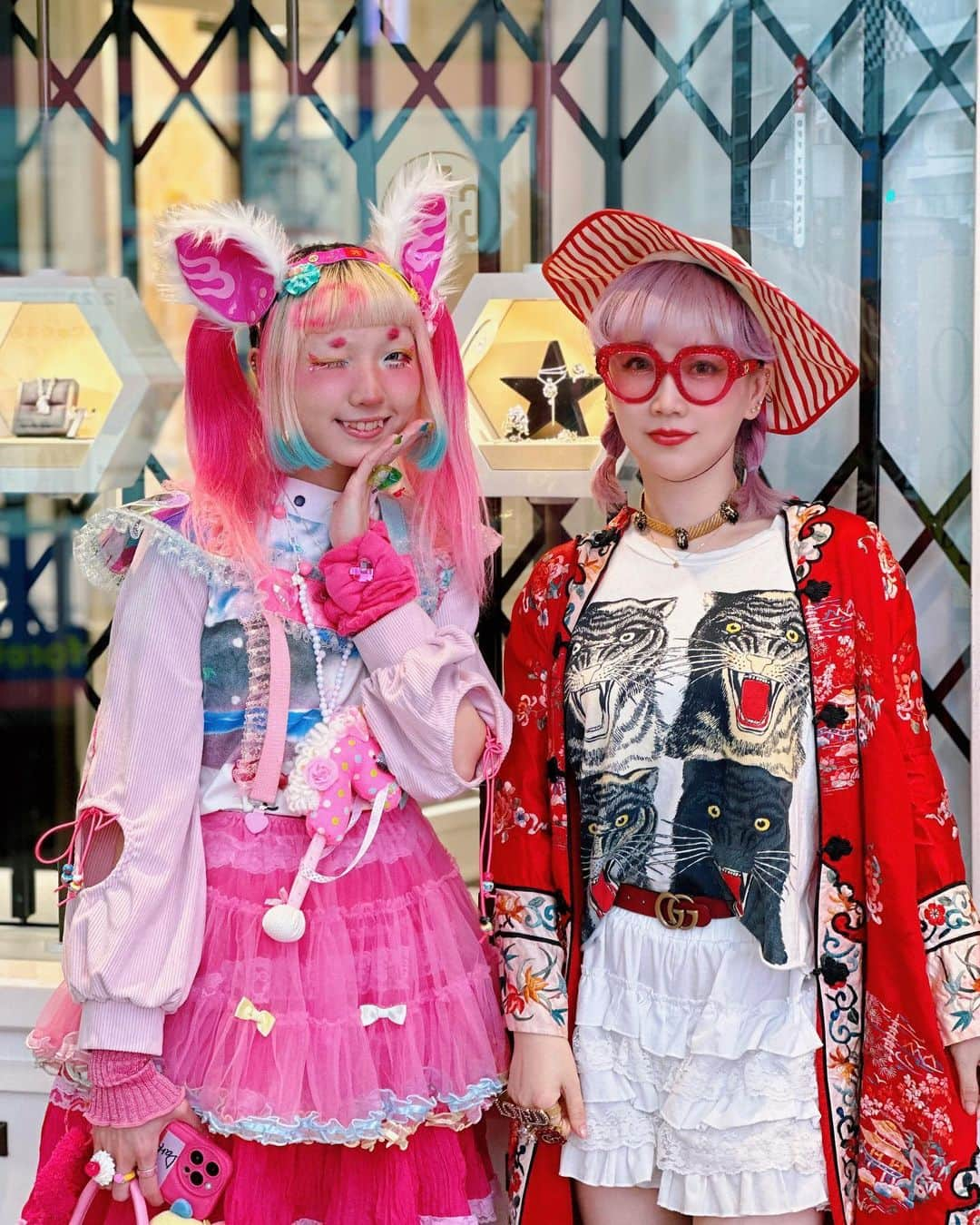 Etsuna otsukAのインスタグラム：「原宿街头又遇到台湾粉红教主燕梓啦💓💓太梦幻了✨  #harajukufashion #harajukustyle #snap #streetsnap #harajukustyle #harajuku #streetfashion #streetstyle  #LolitaFashion #JapaneseStreetwear #streetstyle #oversizedfashion #streetfashion #fashion #style #streetsnaps #HarajukuFashion #JapaneseFashion #JapaneseStreetFashion #JapaneseStreetStyle #Japan #Tokyo #TokyoFashion #原宿 #kawaiifashion #Y2K」