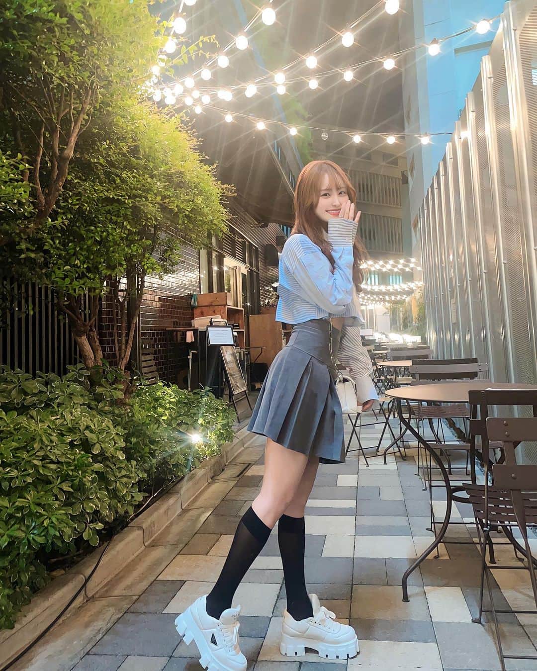 餃子のりさちゃんのインスタグラム：「トップス ZARA スカート SHEIN 靴下 UNIQLO×mame 靴 PRADA バッグ マルジェラ   #その辺  #コーデ  #ZARA  #ZARAコーデ #SHEIN #sheinコーデ  #UNIQLO #uniqloコーデ」