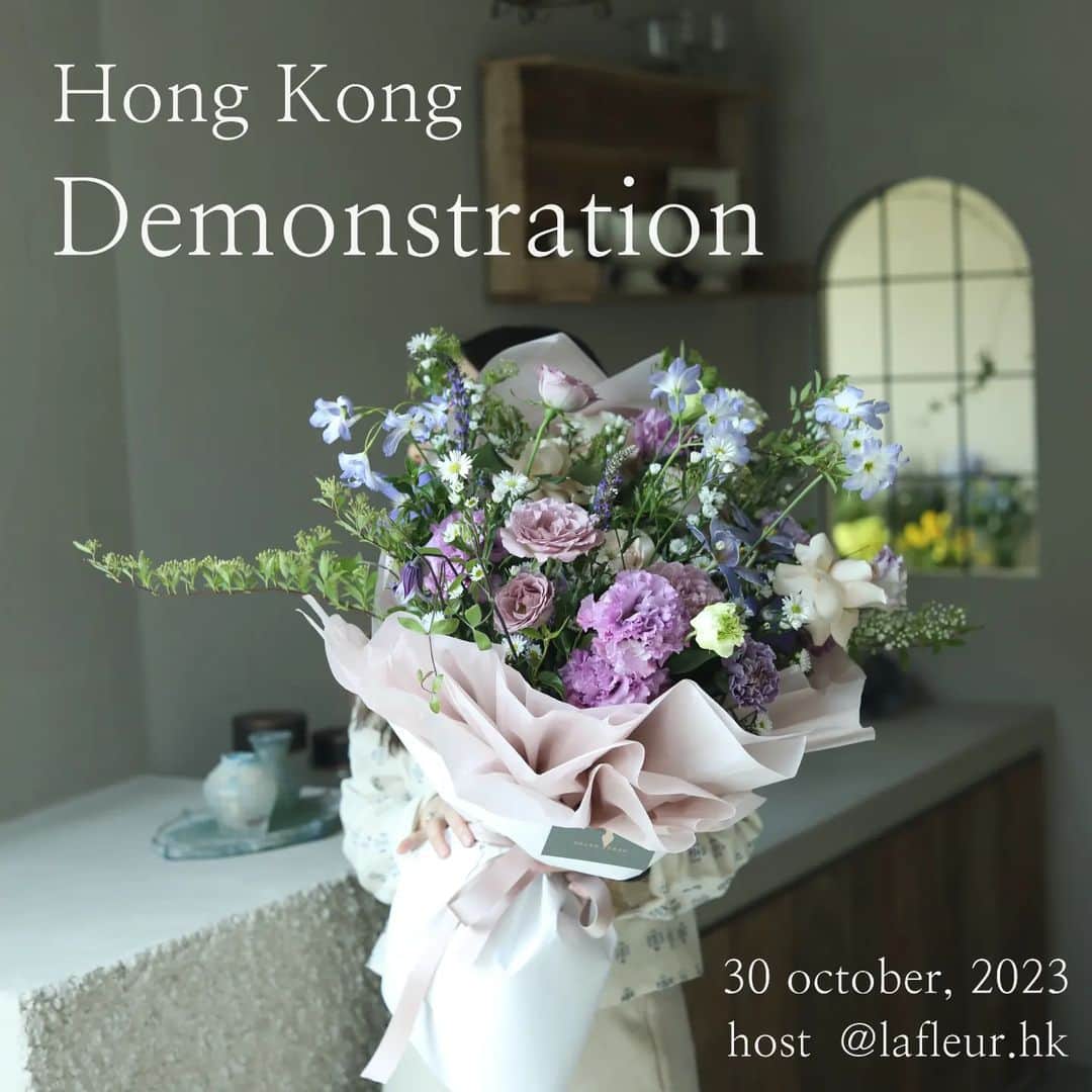 플로리스트 김애진(케이라플레르)さんのインスタグラム写真 - (플로리스트 김애진(케이라플레르)Instagram)「💕KEIRA DEMON in HK💓 Floral workshop(oct 27-29) in Hong Kong sold out early, so KEIRA will stay in HK one more day and do demonstration for local florists.  We hope it's good news for those who couldn't apply because all seats for floral workshop were fast sold out.  If you would like to apply, please contact @lafleur.hk  We are very excited and happy to see you all in October!!  Floral Demonstration in HK ◯ Date / Place : 30 October / Hong Kong ◯ You will see how KEIRA design 3 floral designs (1) Vase Arrangement(Centerpiece) (2) Hand-tied Bouquet(with packing skill) (3) Flower Chandelier * Please visit @lafleur.hk and take a look detail info(ex. sample images)  ◯ Inquiry : @lafleur.hk  #keirafleur #floraldemonstration #hkflorist #floralarrangement #floraldesign #kflorist #floristry #bouquet #hkflowershop #hkflowerworkshop #케이라플레르」5月10日 20時44分 - keirafleur