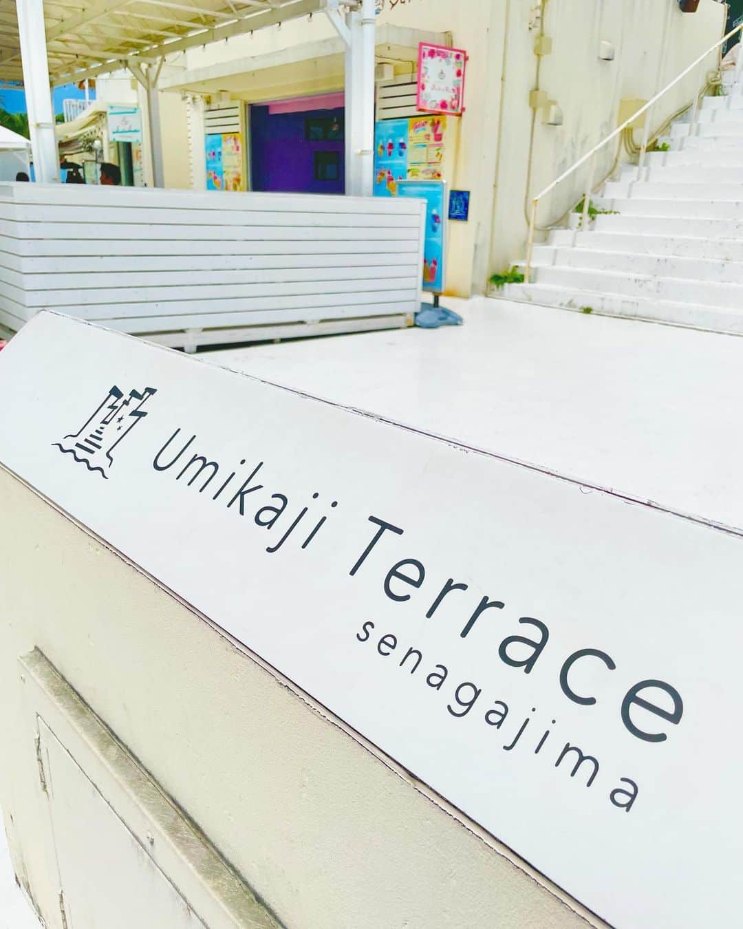 大段舞依のインスタグラム：「⁡ ⁡ ⁡ 初のうみかじテラス🌺♡ 天気も良くて最高だった〜！！！ ⁡ ⁡ #沖縄 #那覇 #沖縄旅行 #うみかじテラス #瀬長島 ⁡」