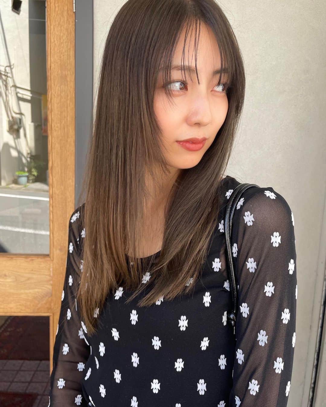 小島梨里杏さんのインスタグラム写真 - (小島梨里杏Instagram)「実は先日、上の親知らずを両方抜きまして、地味〜に腫れまして、ずっと ...