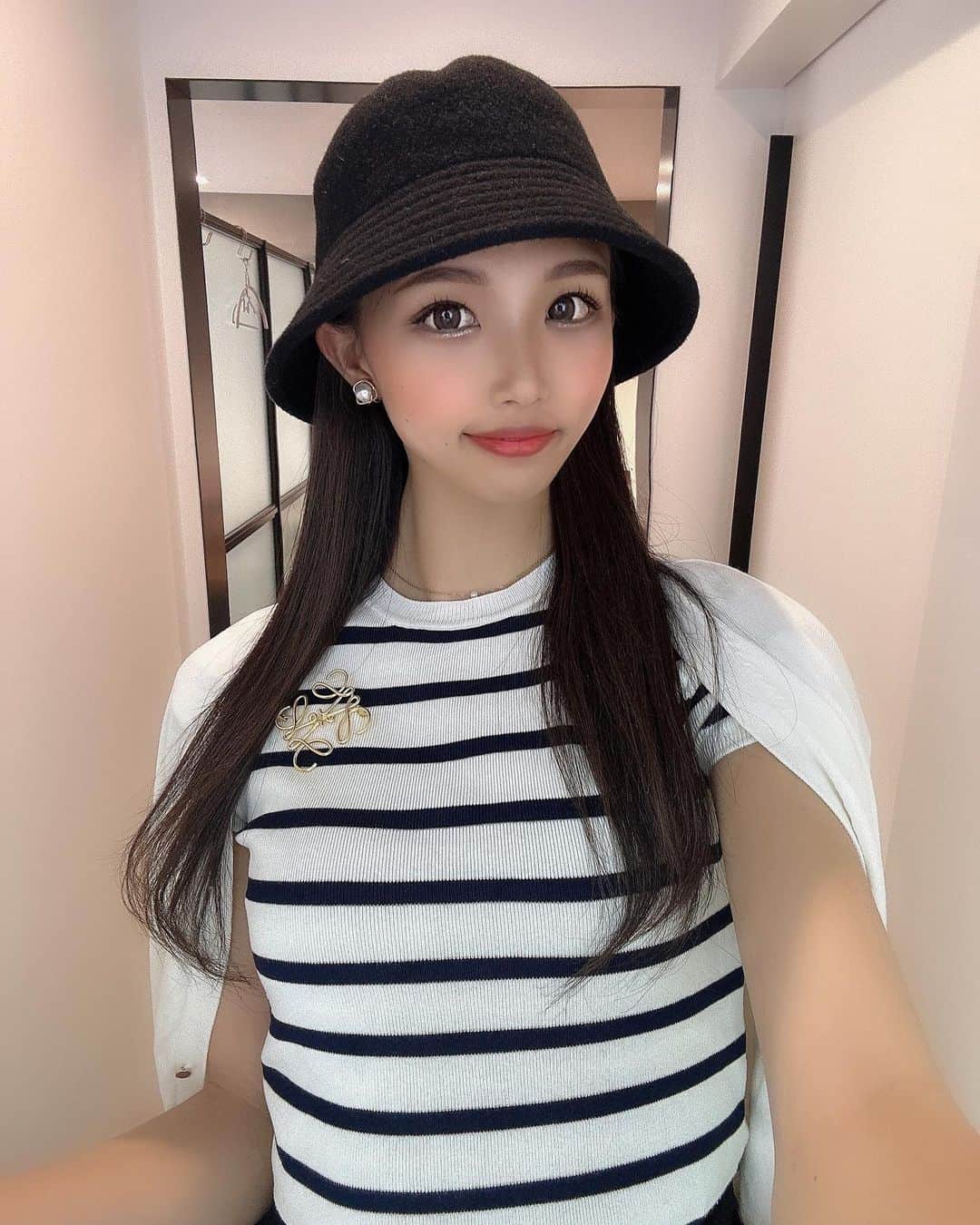 のインスタグラム：「. . 歯のメンテナンスDayで @hanikamu_dental に🦷✨✨ マスクも要らないようになったから ホワイトニング計画〜☺️✨ しっかり歯を万全の状態にしてから ホワイトニングしていきますっ🤍 . 麻酔して治療したから口角上がらない 写真がこちら💁‍♀️笑 . クリニックの雰囲気良すぎるし 先生も詳しく歯の状態教えてくれるし 衛生士さんも優しくて可愛くて♥️←笑 . 子連れok！親子で通うのもok♥️ 質問などあれば問い合わせてみてください💌 . . #歯医者　#歯科クリニック #北新地　#ホワイトニング」