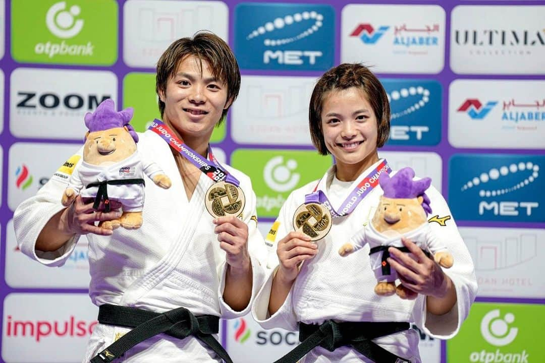 阿部一二三のインスタグラム：「. 世界選手権3度目の兄妹同日優勝する事ができました🥇🥇🥇  兄妹で切磋琢磨してお互いで支え合いどんな時も信じてやってきた結果だと思います。  これからも2人でもっと上を目指してやっていきます🔥  沢山の応援本当にありがとうございました！  今後とも阿部兄妹をよろしくお願いします☺️  #judo #worldchampion #🥇🥇🥇 Photo by #kazuyukiogawa」