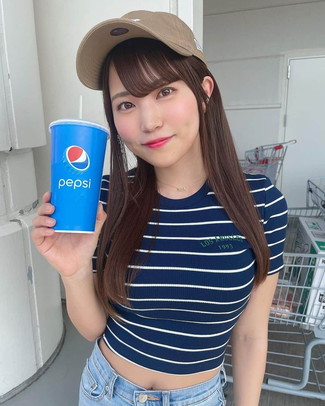 坂東遥のインスタグラム：「🛒🥤🧊  コストコに売ってる オイコスのバニラ味が 好きすぎていっぱい買っちゃった  アイドル卒業してから たくさんご飯食べて ちょっとお肉付いてきたけど  ぷにぷにしてても愛してね☺︎☺︎  #コストコ」