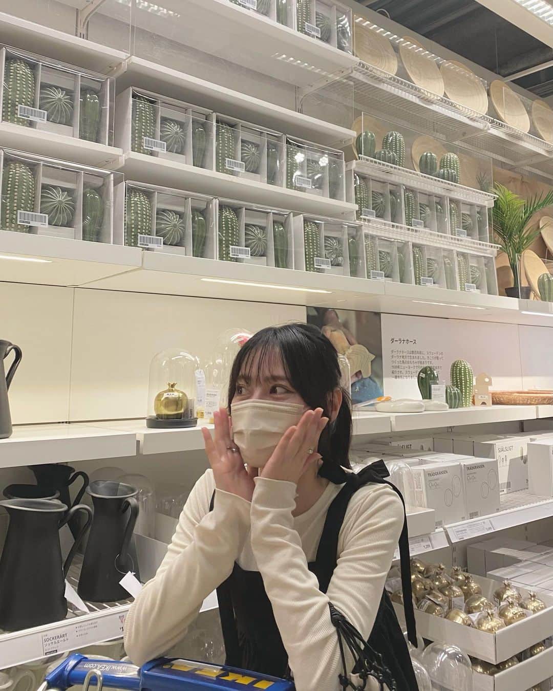 けいこのインスタグラム：「大きい鏡さがしに行ってきた🪞 　　 この日はリボンキャミをセットアップぽく☺️ 　 デニムとかショーパンにも合わせたいなぁ🩶💭」