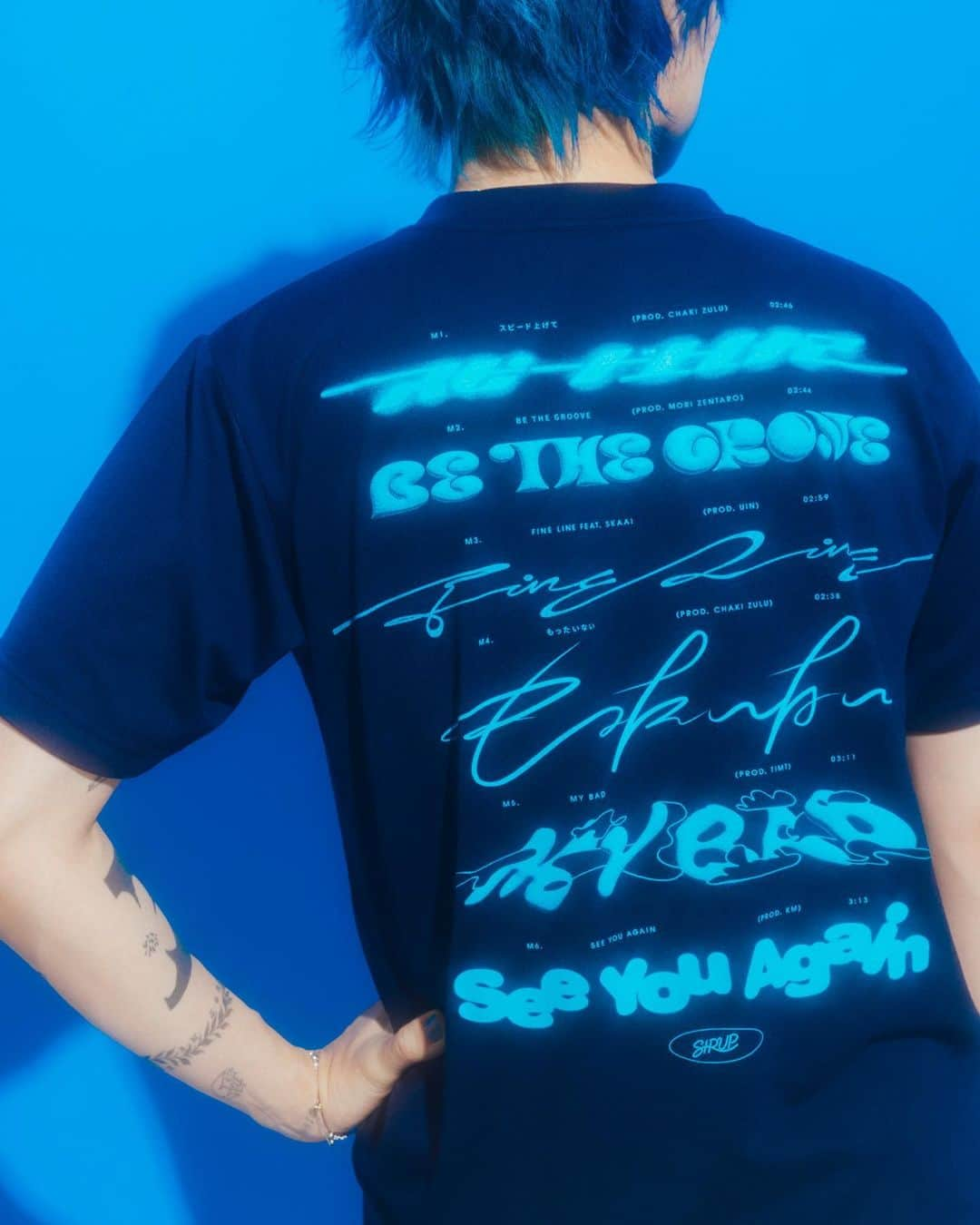 SIRUPさんのインスタグラム写真 - (SIRUPInstagram)「爆裂イケてるツアーグッズ公開するぜ！？ヤバいだろ？  [BLUE BLUR SONG TITLES T-SHIRT] ※channel SIRUP プレミアム会員限定 Color：WHITE / NAVY Size：cm XS：身丈 62 / 身幅 47 / 肩幅 38 / 袖丈 20 S：身丈 66 / 身幅 50 / 肩幅 42 / 袖丈 21 M：身丈 70 / 身幅 53 / 肩幅 46 / 袖丈 22 L：身丈 74 / 身幅 56 / 肩幅 50 / 袖丈 23 ¥5,000 (tax in)  ▼Credits Photo : haruta @harutaaaaaaa Hair : TAKAI @rr_takai_  Designer : Masaki Watanabe (maxilla) @masakebab @maxillajp  [Model] White : Dan / 150cm @danbabeboo ※T-SHIRT2種どちらもSサイズを着用 NAVY : SIRUP ※T-SHIRT2種どちらもSサイズを着用  ▼channel SIRUP プレミアム会員先行発売 2023年5月13日（土）21:00~スタート  channel SIRUP プレミアム会員登録はこちら https://c-rayon.com/result/sirup/  ▼一般発売 2023年5月17日（水）21:00スタート https://www.asmart.jp/shop/sirup  asmart事前に登録すると購入がスムーズになります👌🏻  #BLUEBLURTOUR #ブルブラツアー」5月10日 21時04分 - sirup_insta