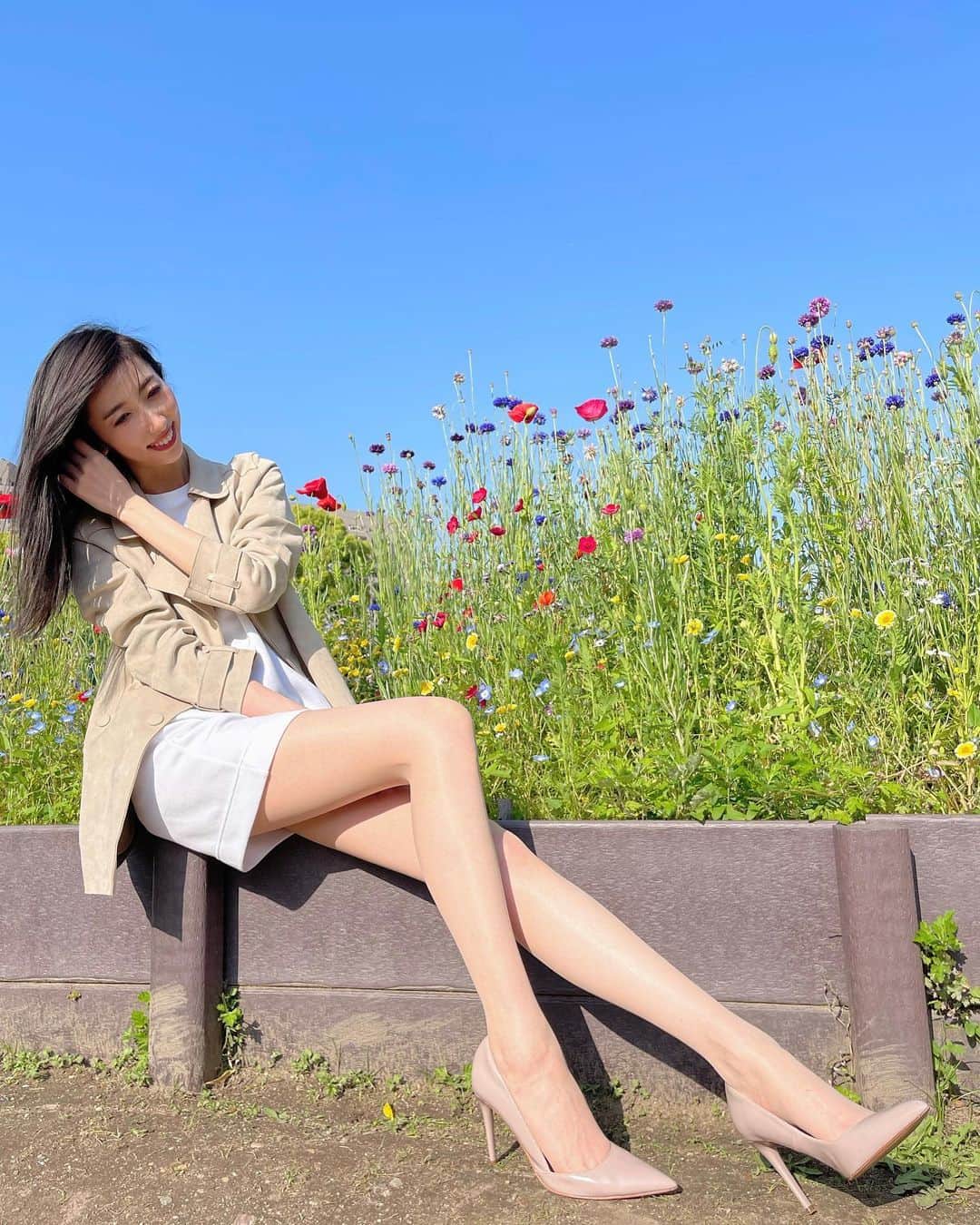 彦坂桜さんのインスタグラム写真 - (彦坂桜Instagram)「可愛いお花と空🩵幸せ。」5月10日 12時13分 - sakura10h